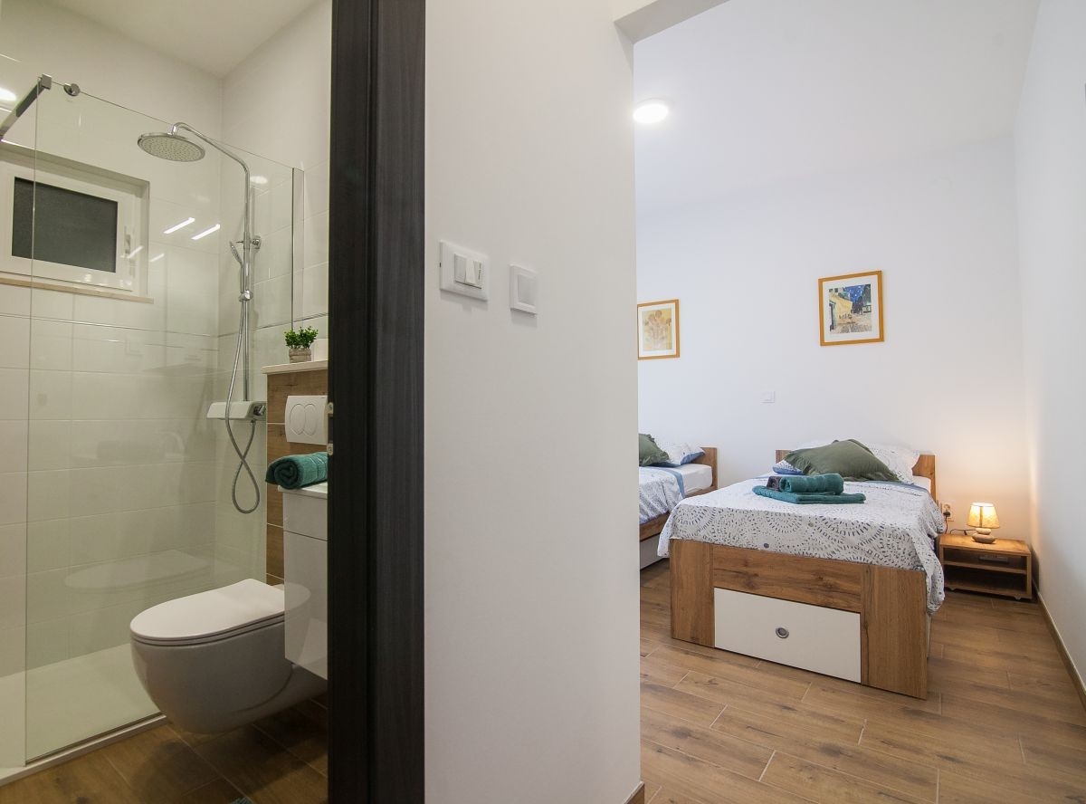 Two bedroom apartment with terrace Bol, Brač  A-b