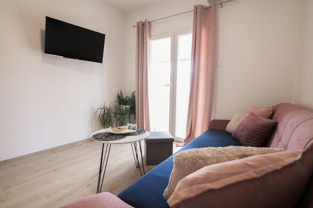 Two bedroom apartment with terrace Bol, Brač (A-23844-b) Two bedroom apartment with terrace Bol, Brač (A-23844-b)