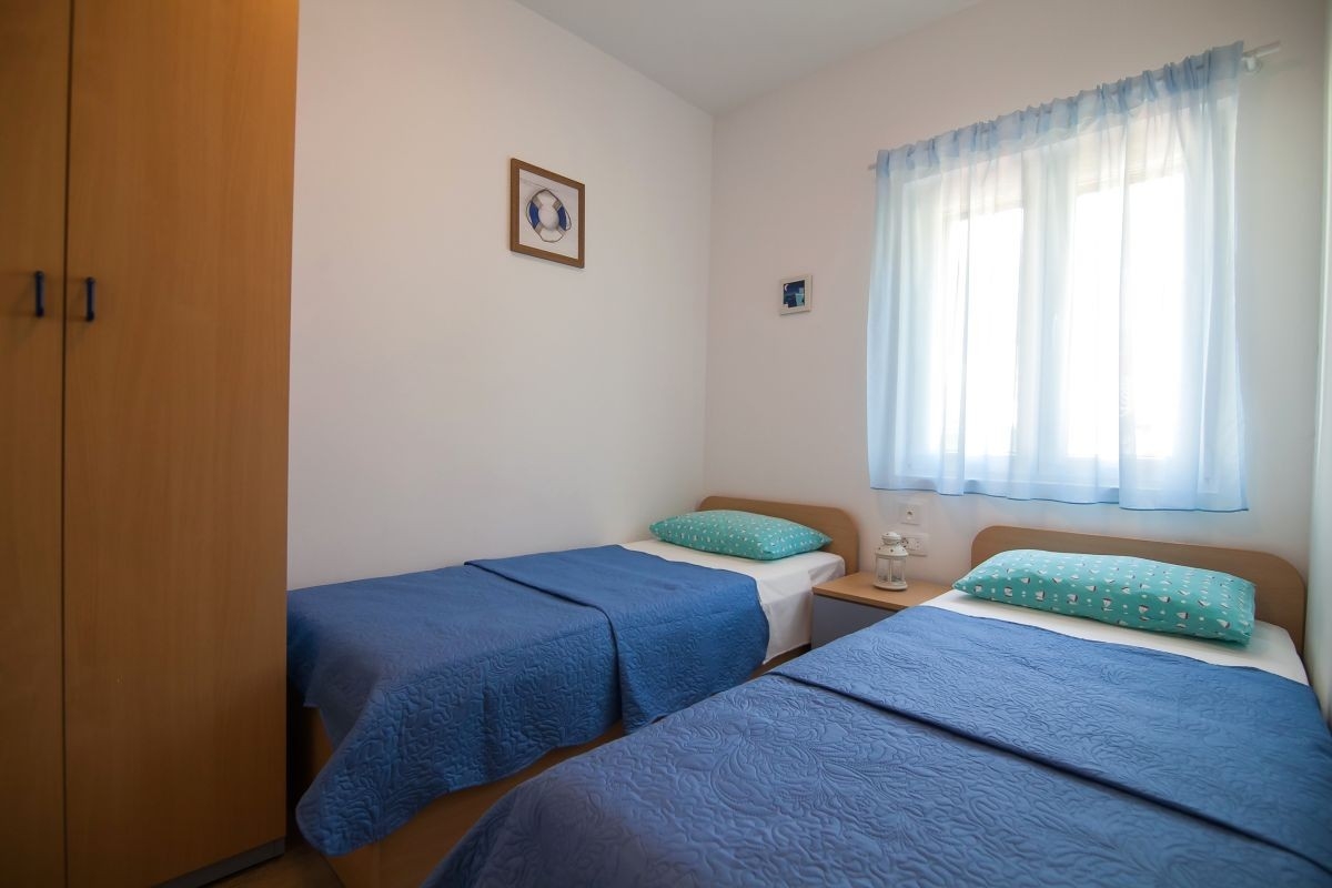 Two bedroom apartment with terrace and sea view Bol, Brač  A-a