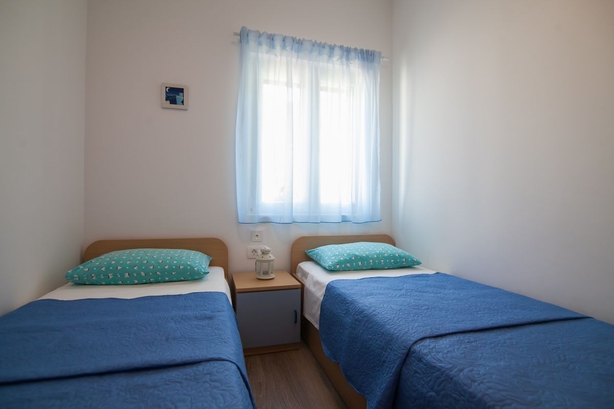 Two bedroom apartment with terrace and sea view Bol, Brač  A-a