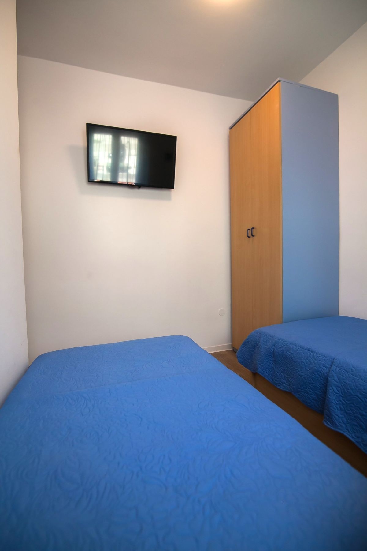 Two bedroom apartment with terrace and sea view Bol, Brač  A-a