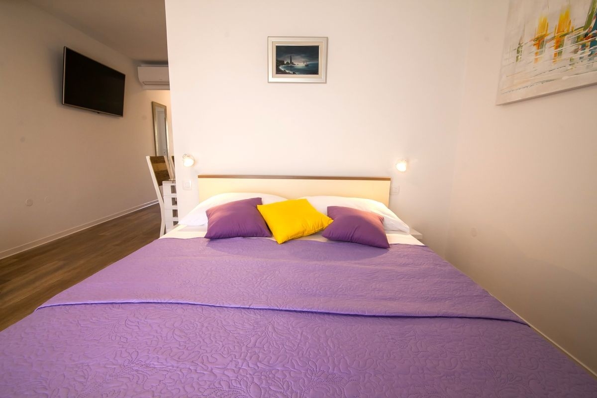Studio flat with terrace and sea view Bol, Brač  AS-a