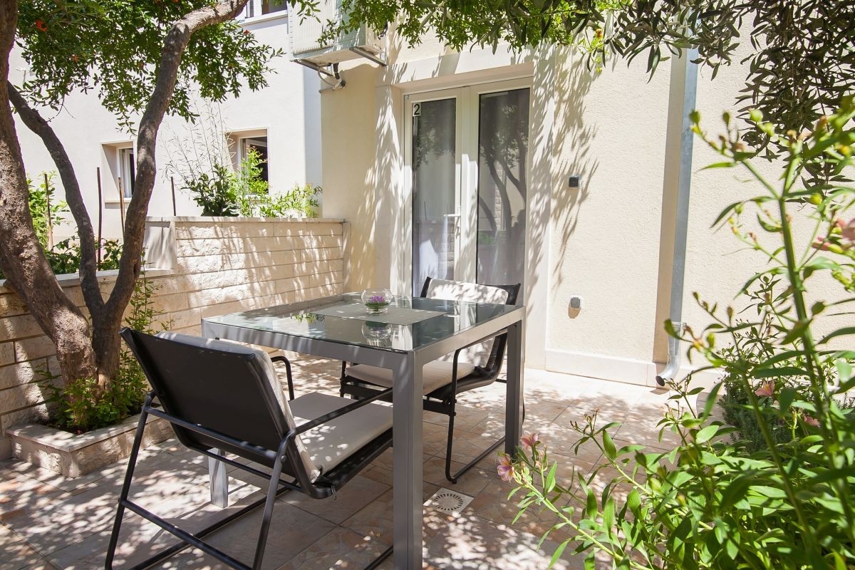 One bedroom apartment with terrace Bol, Brač  A-a