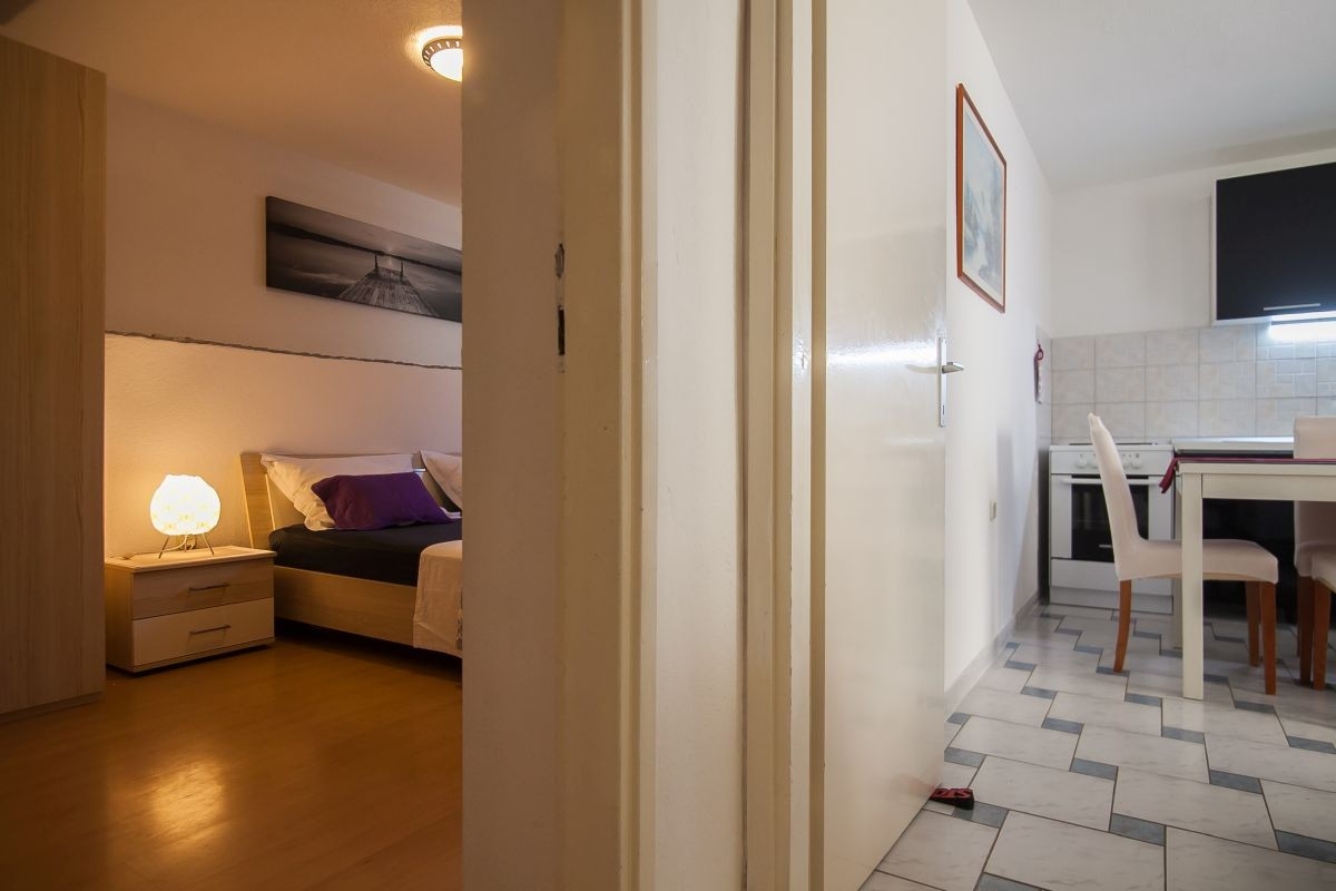 Two bedroom apartment with terrace Bol, Brač  A-b