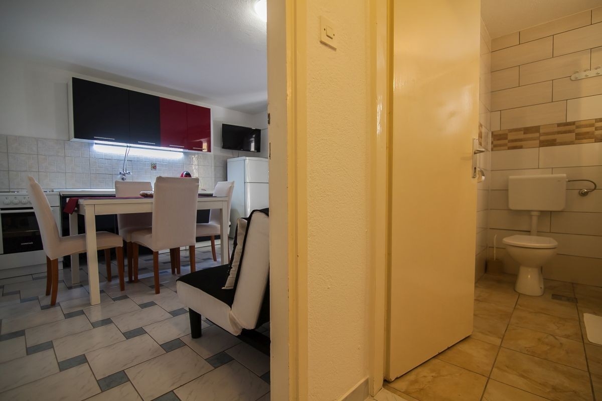 Two bedroom apartment with terrace Bol, Brač  A-b