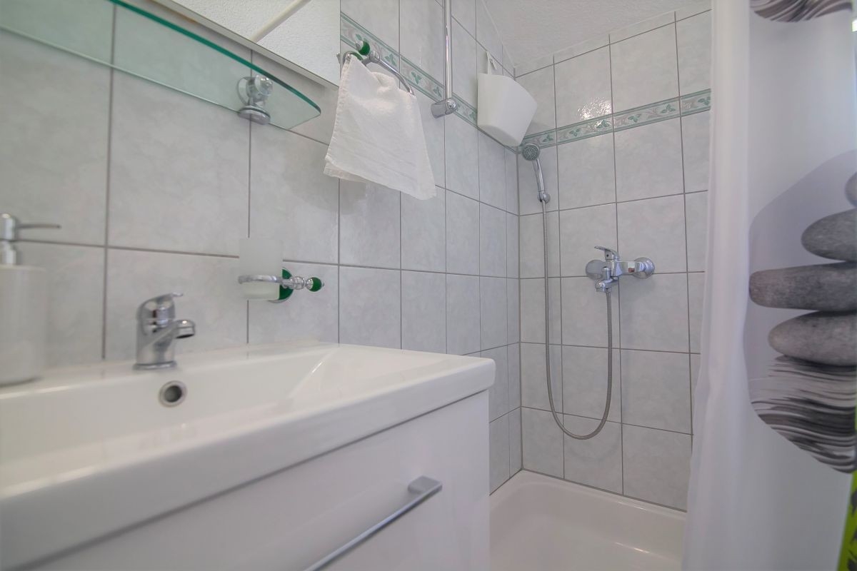 Two bedroom apartment with terrace and sea view Bol, Brač  A-c