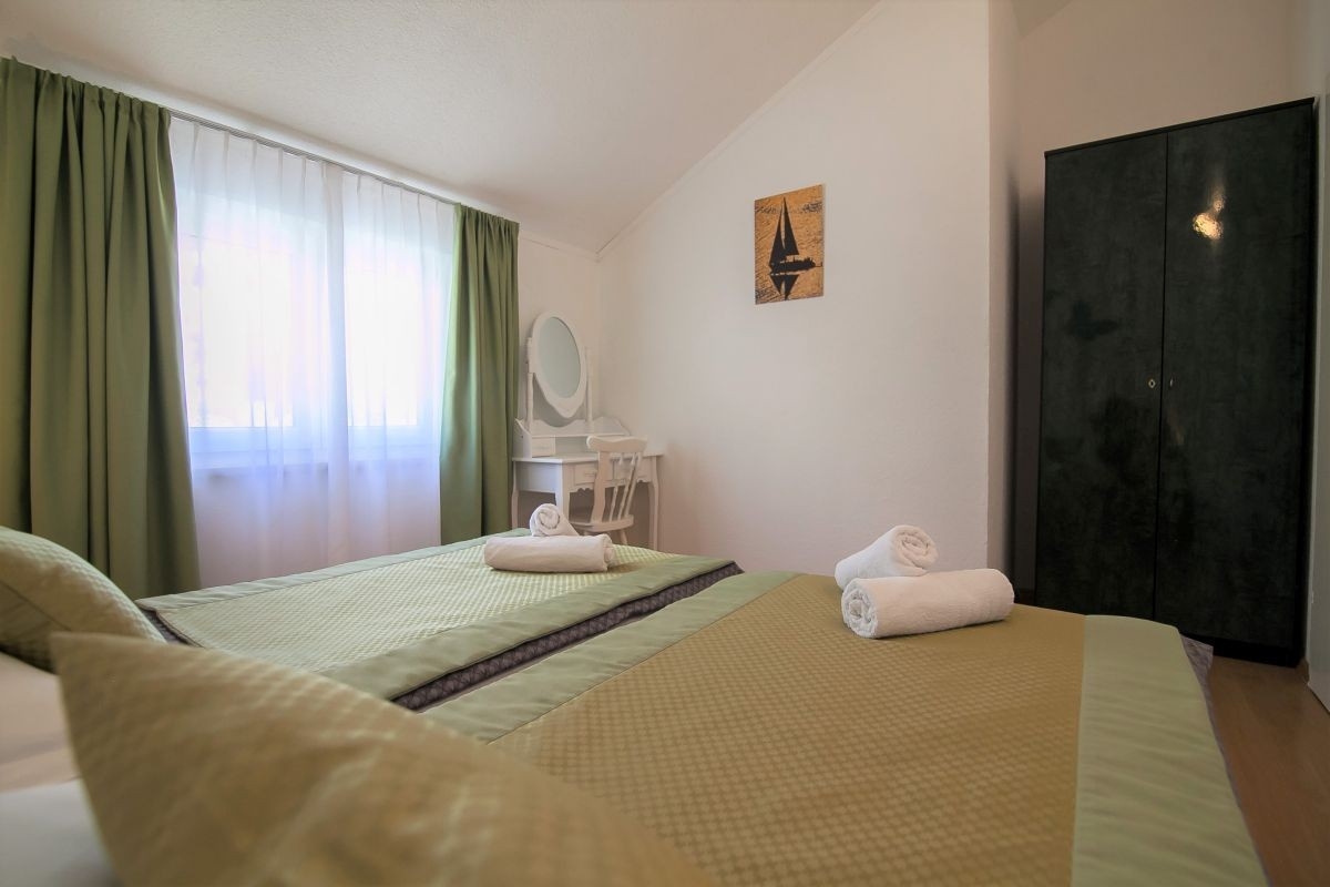 Two bedroom apartment with terrace and sea view Bol, Brač  A-c