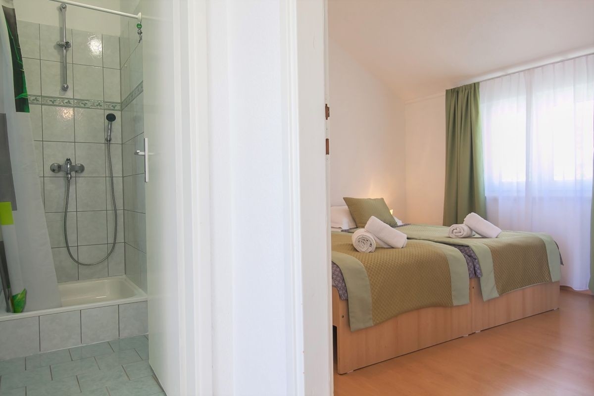 Two bedroom apartment with terrace and sea view Bol, Brač  A-c