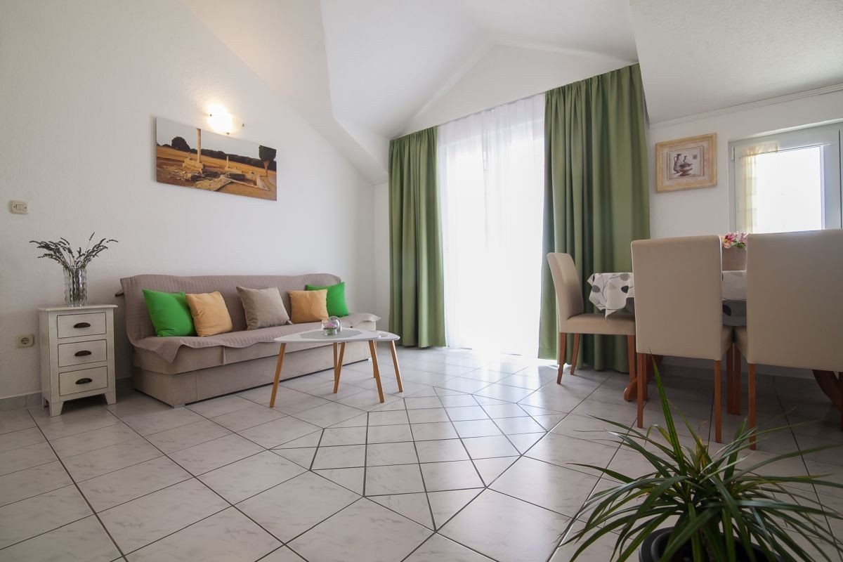 Two bedroom apartment with terrace and sea view Bol, Brač (A-23847-c) Two bedroom apartment with terrace and sea view Bol, Brač (A-23847-c)