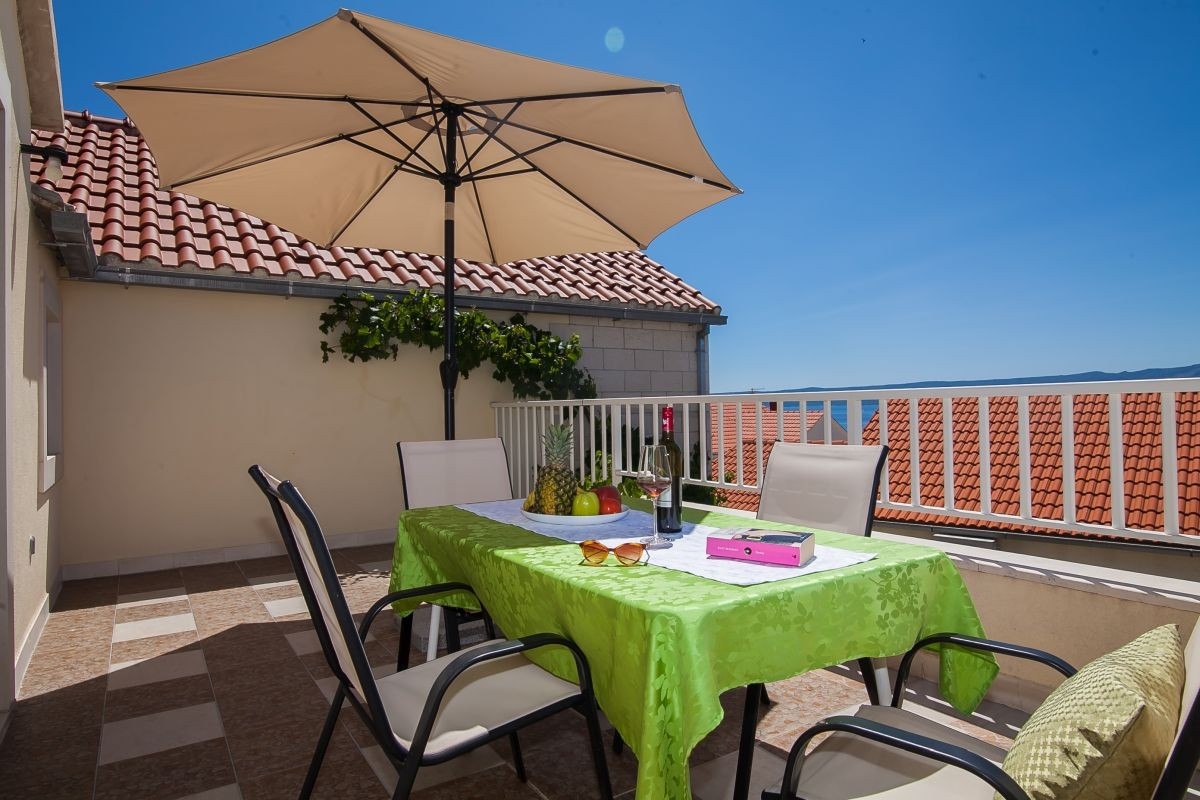 Dvosobni apartma Z balkonom in pogledom na morje Bol, Brač  A-d