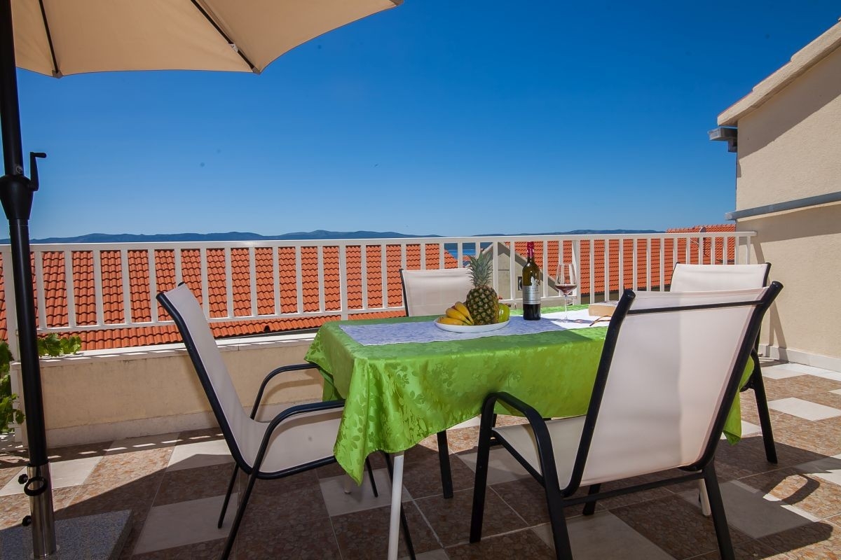 Two bedroom apartment with terrace and sea view Bol, Brač  A-c