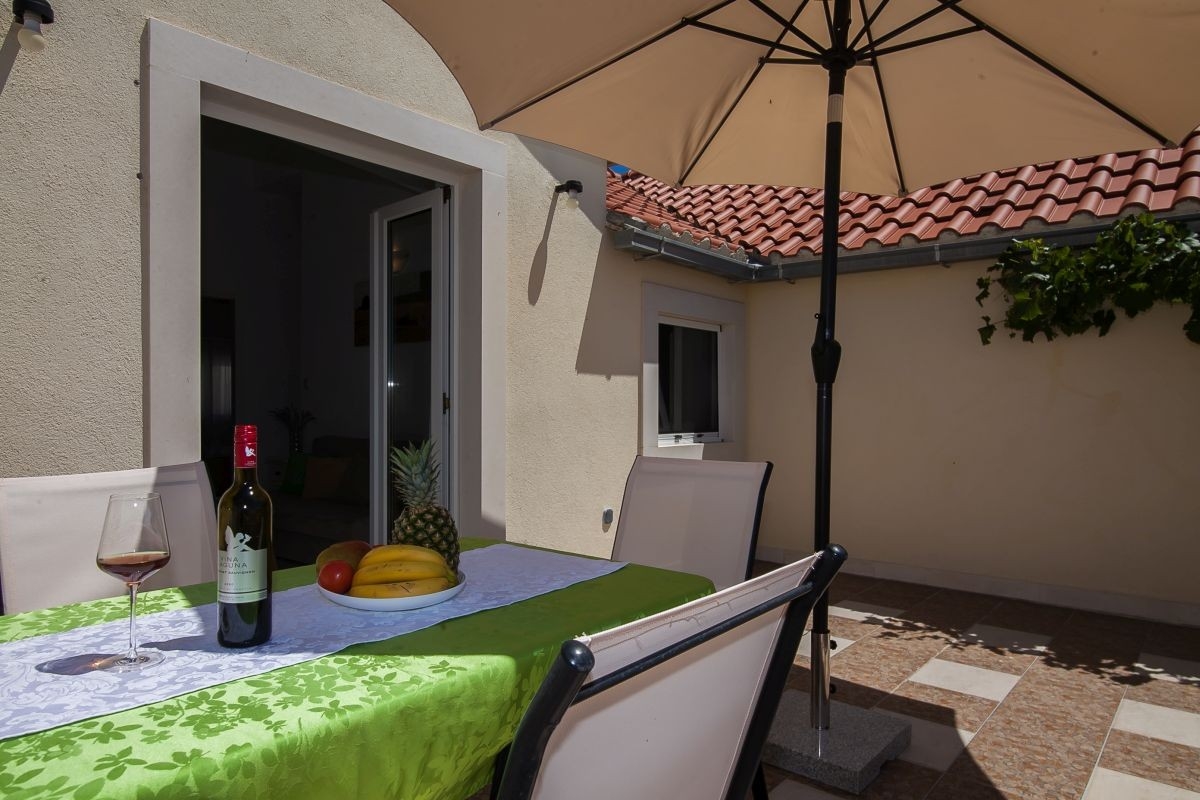 Two bedroom apartment with terrace and sea view Bol, Brač  A-c