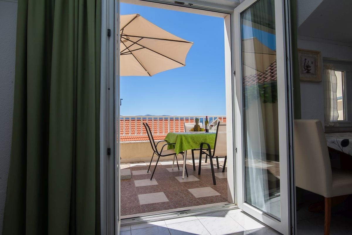 Two bedroom apartment with terrace and sea view Bol, Brač  A-c