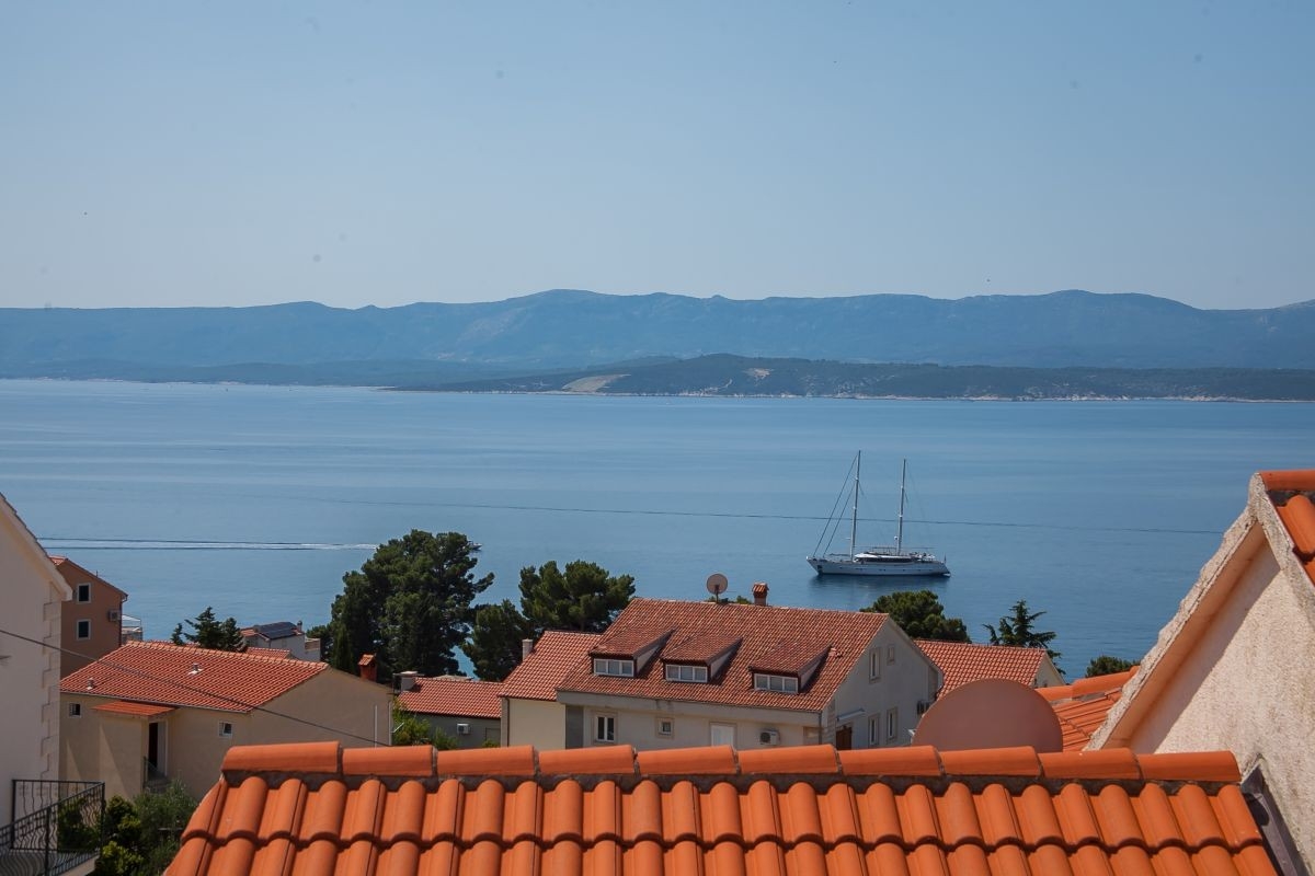 Two bedroom apartment with balcony and sea view Bol, Brač  A-d
