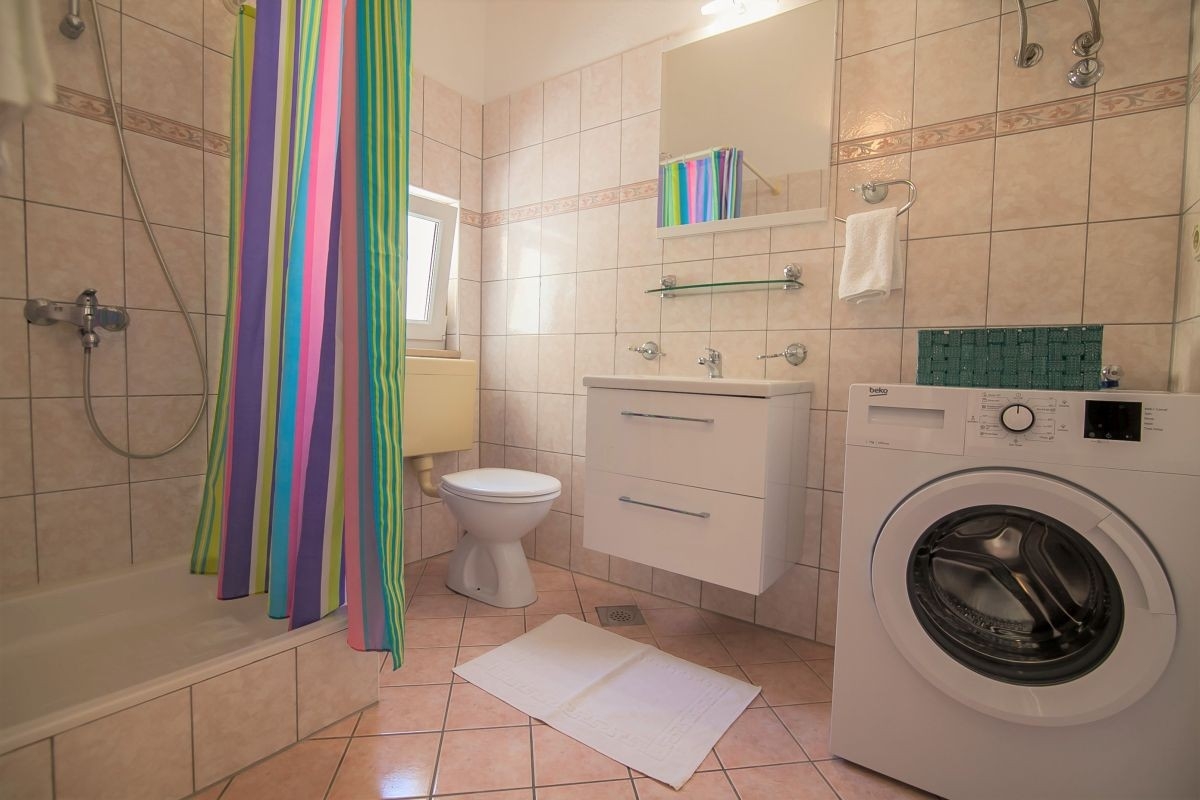 Two bedroom apartment with balcony and sea view Bol, Brač  A-d