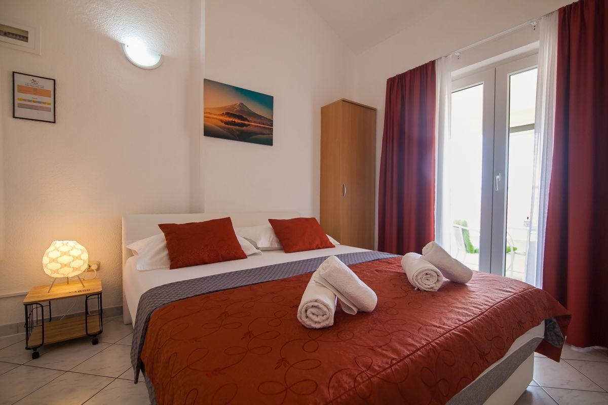 Studio flat with balcony and sea view Bol, Brač (AS-23847-a)