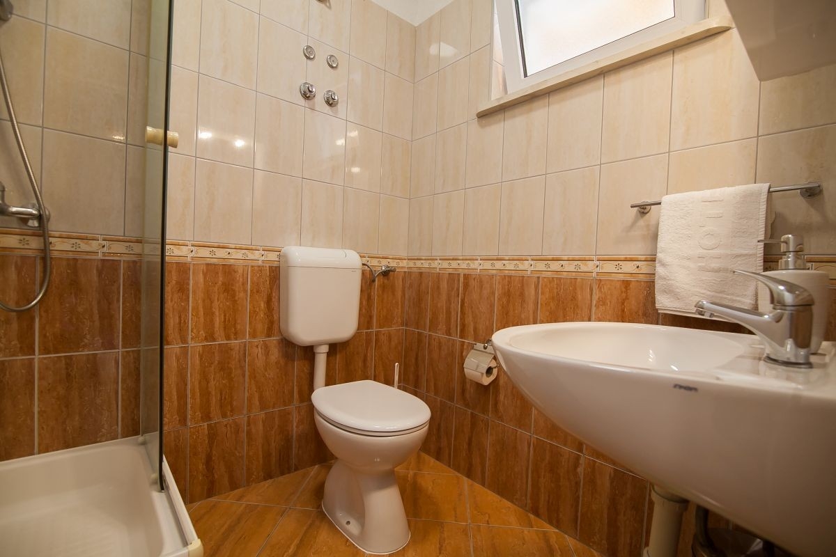 One bedroom apartment with terrace Bol, Brač  A-a