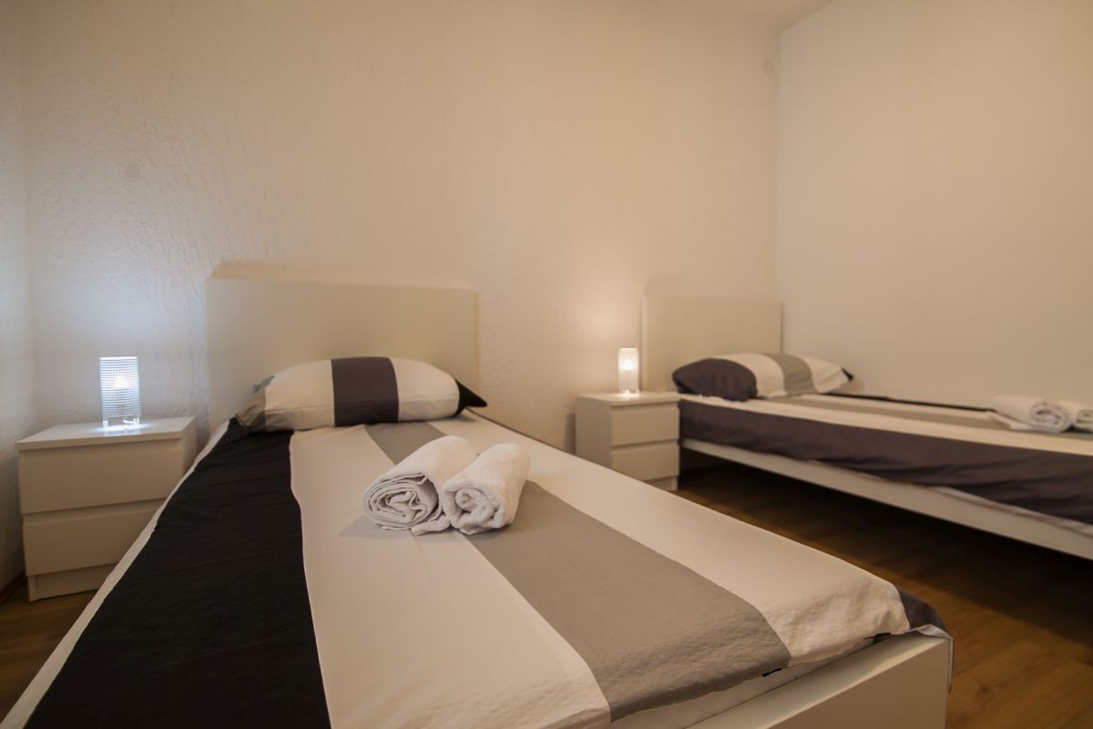 Two bedroom apartment with terrace and sea view Bol, Brač  A-b