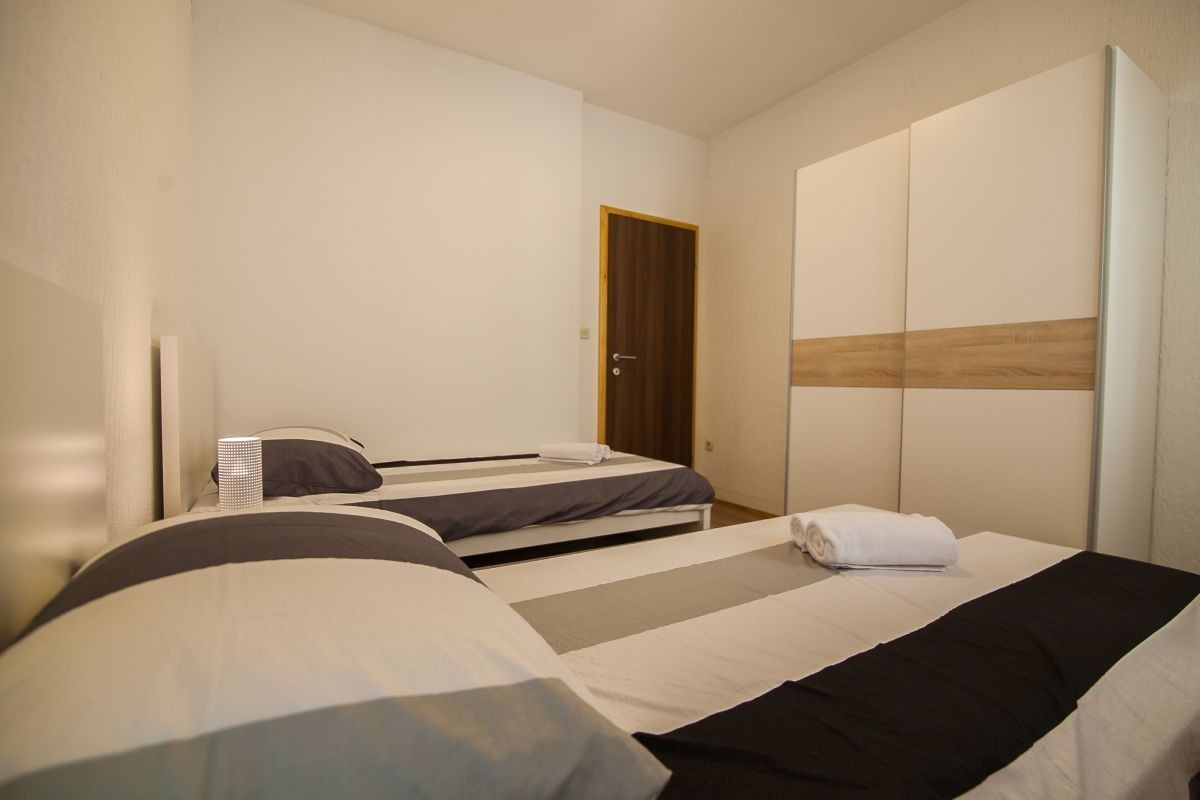 Two bedroom apartment with terrace and sea view Bol, Brač  A-b
