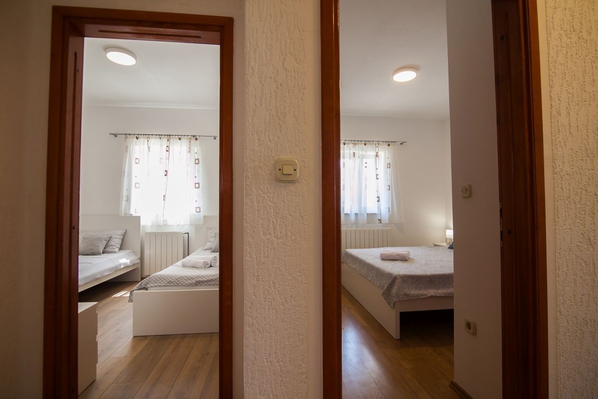Two bedroom apartment with terrace and sea view Bol, Brač  A-b
