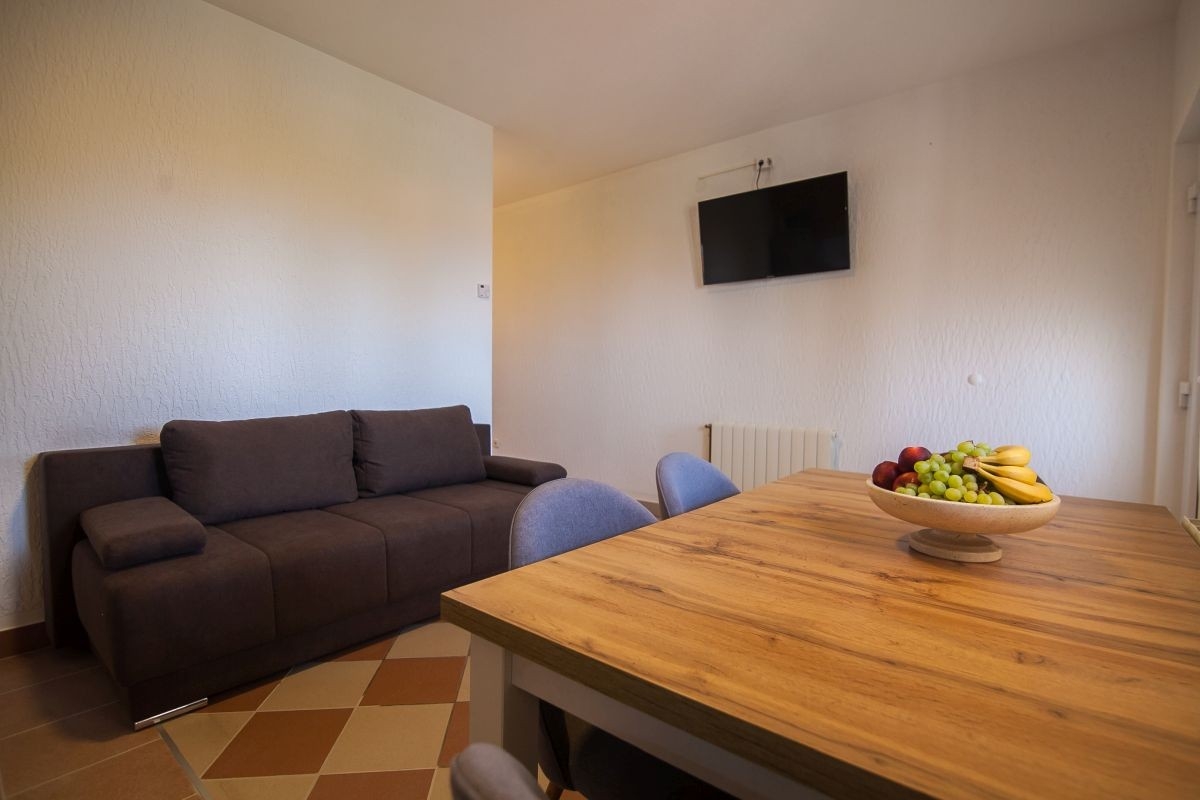 Two bedroom apartment with terrace and sea view Bol, Brač (A-23848-b)