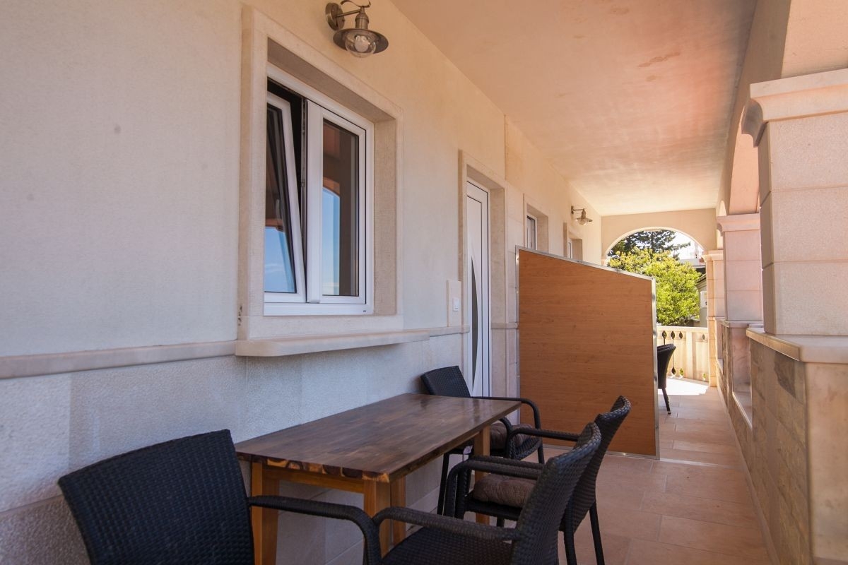 Two bedroom apartment with terrace and sea view Bol, Brač (A-23848-b)