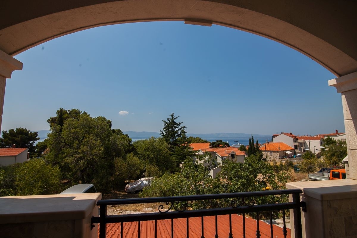 Two bedroom apartment with terrace and sea view Bol, Brač  A-b