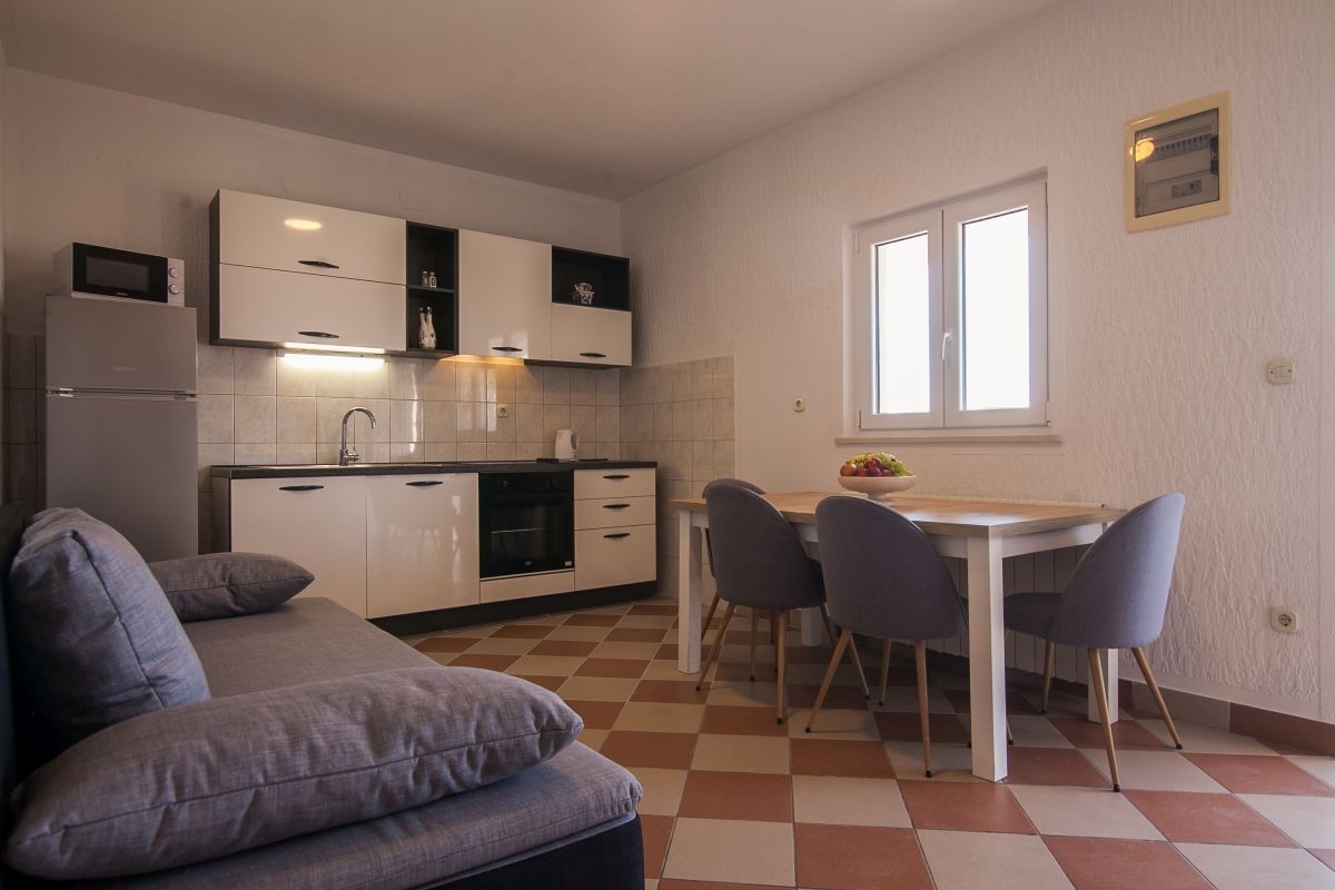 Two bedroom apartment with terrace and sea view Bol, Brač (A-23848-c) Two bedroom apartment with terrace and sea view Bol, Brač (A-23848-c)