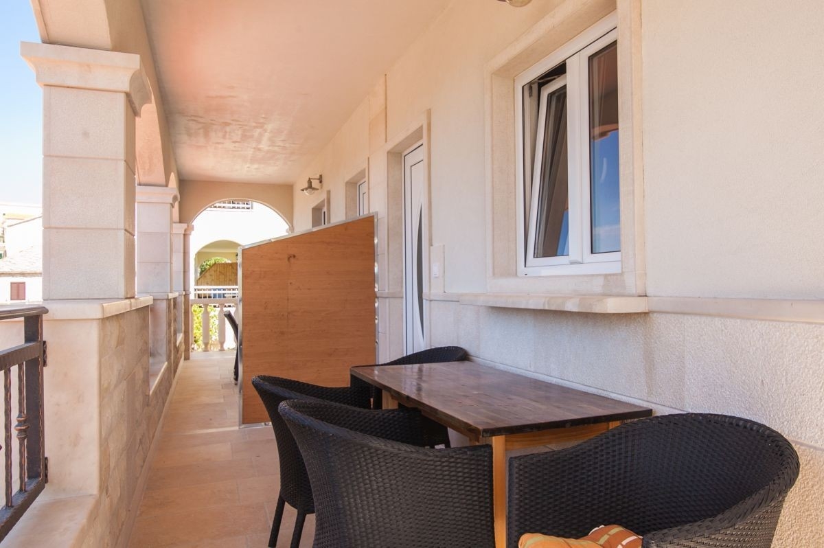 Two bedroom apartment with terrace and sea view Bol, Brač (A-23848-c) Two bedroom apartment with terrace and sea view Bol, Brač (A-23848-c)