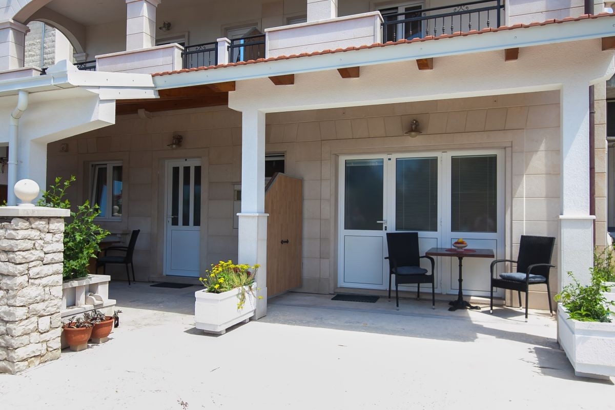 Studio flat with terrace Bol, Brač  AS-a