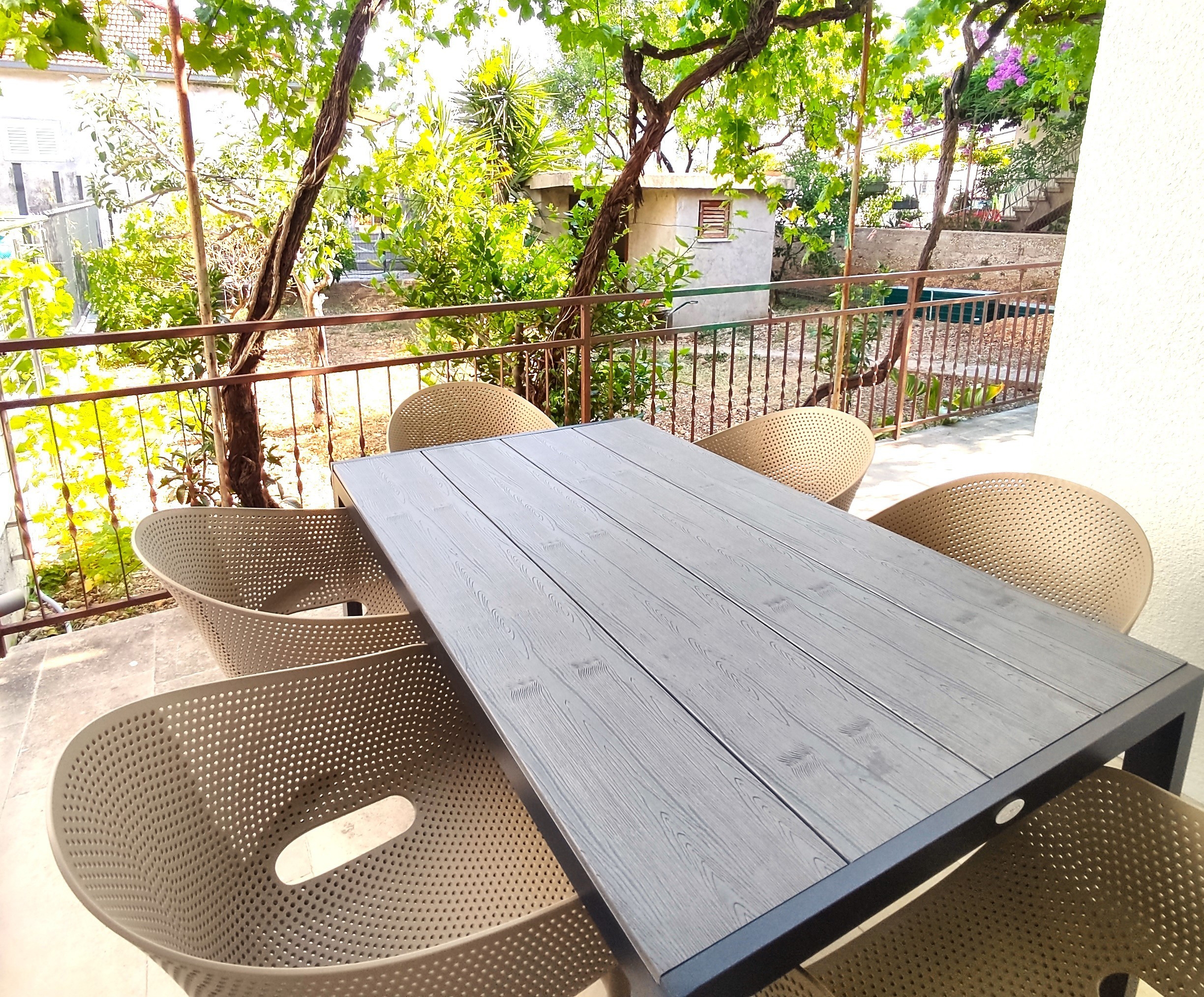 Two bedroom apartment with terrace Trogir  A-a