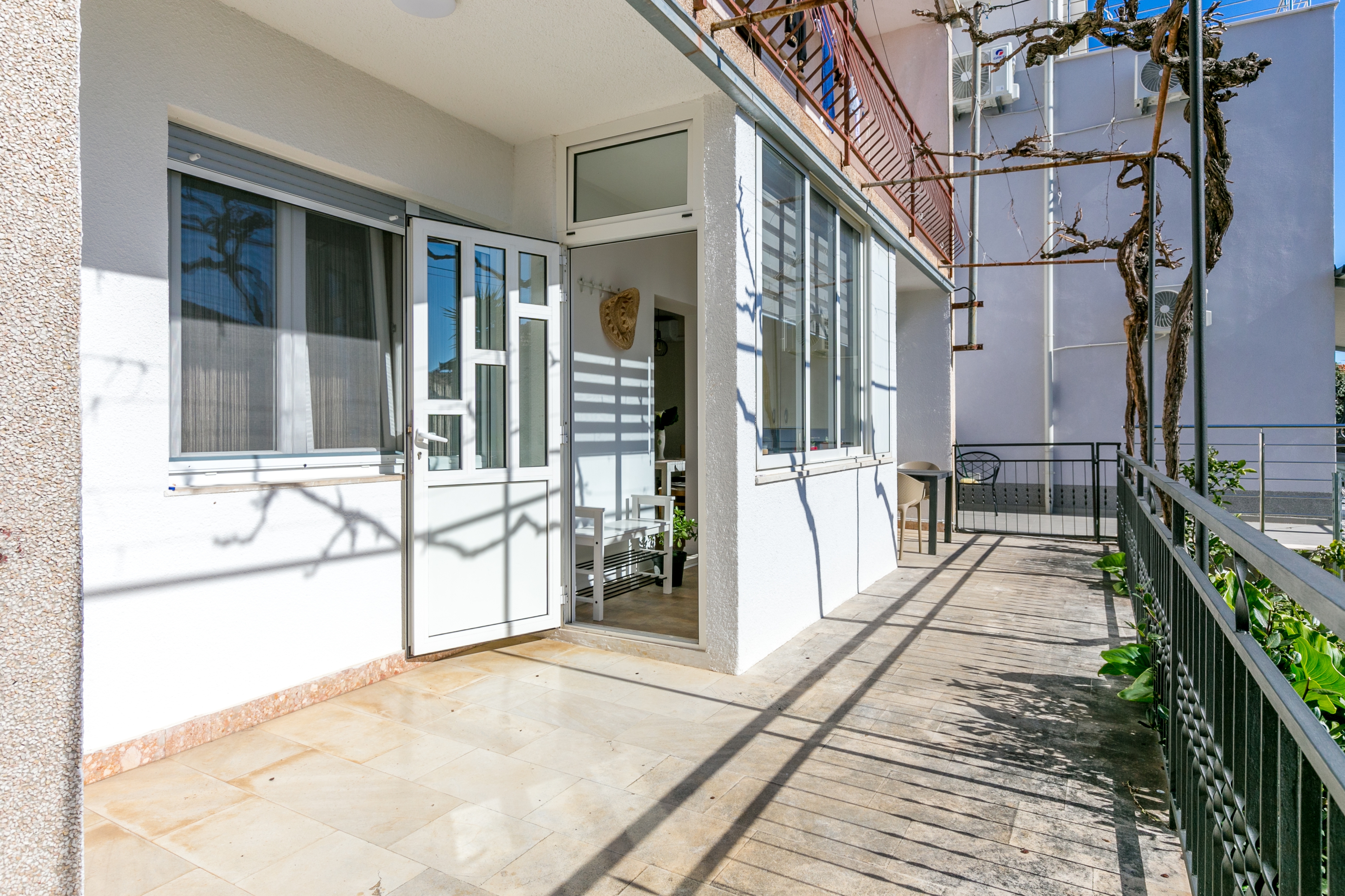 Two bedroom apartment with terrace Trogir  A-a