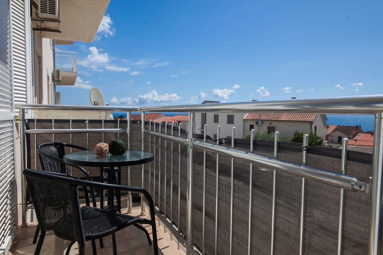 Studio flat with balcony and sea view Bol, Brač  AS-a