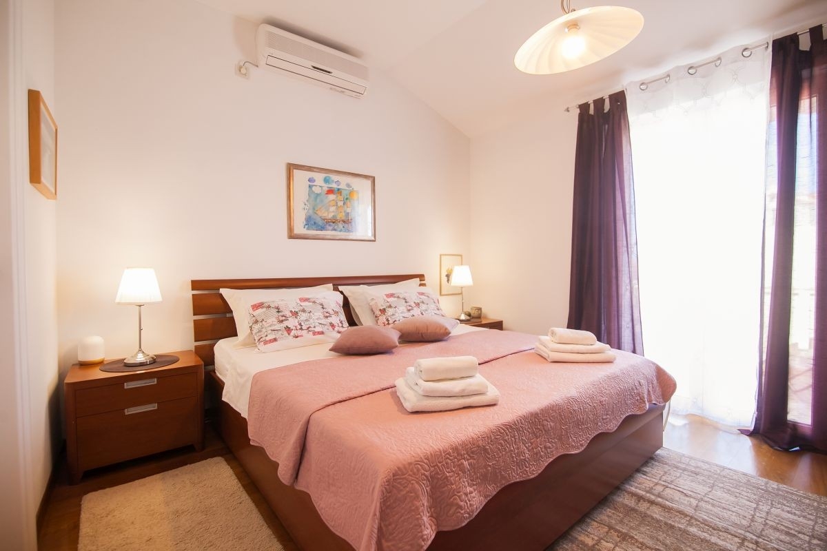 Room with terrace and sea view Bol, Brač (S-23851-a) Room with terrace and sea view Bol, Brač (S-23851-a)