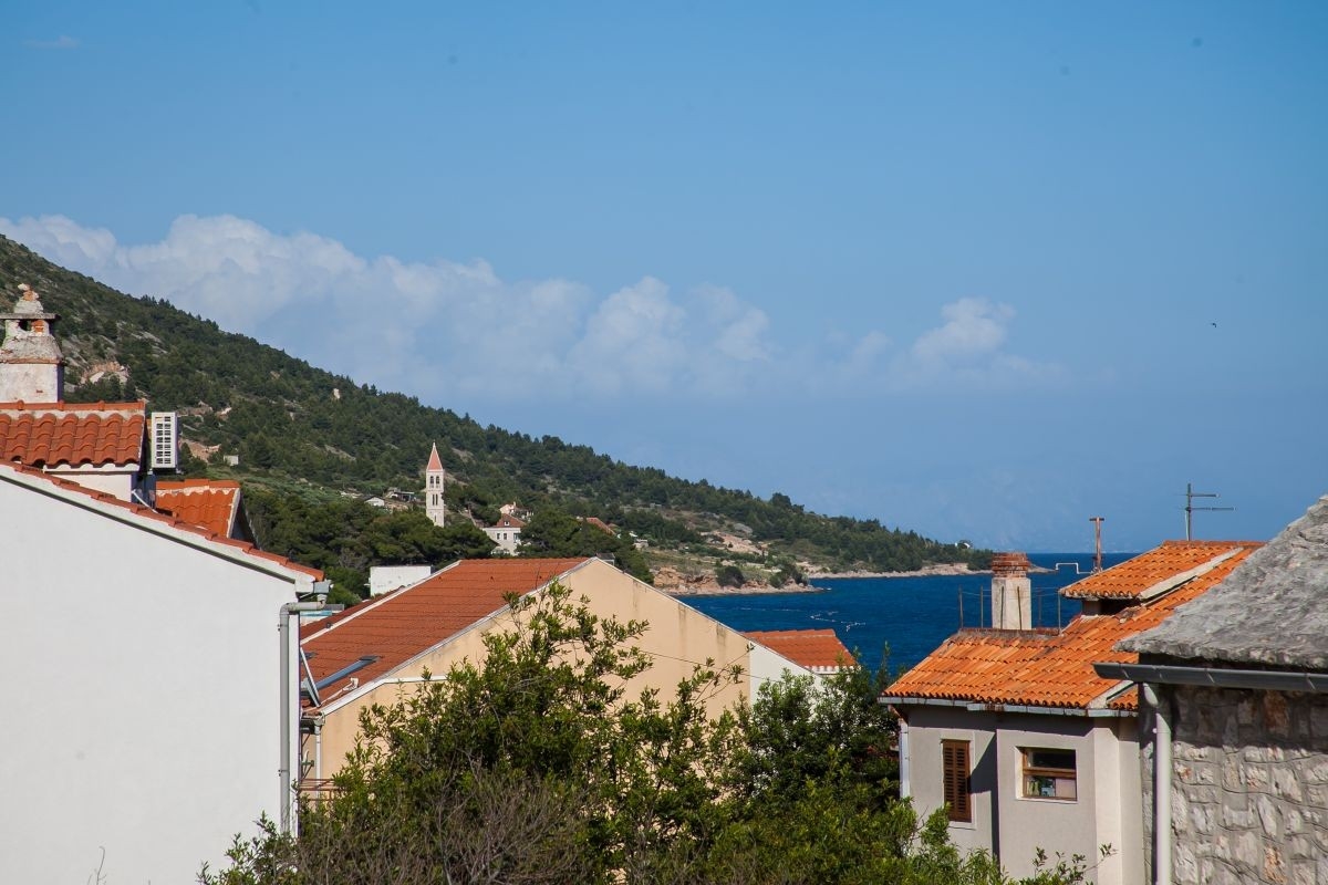 Room with terrace and sea view Bol, Brač  S-a