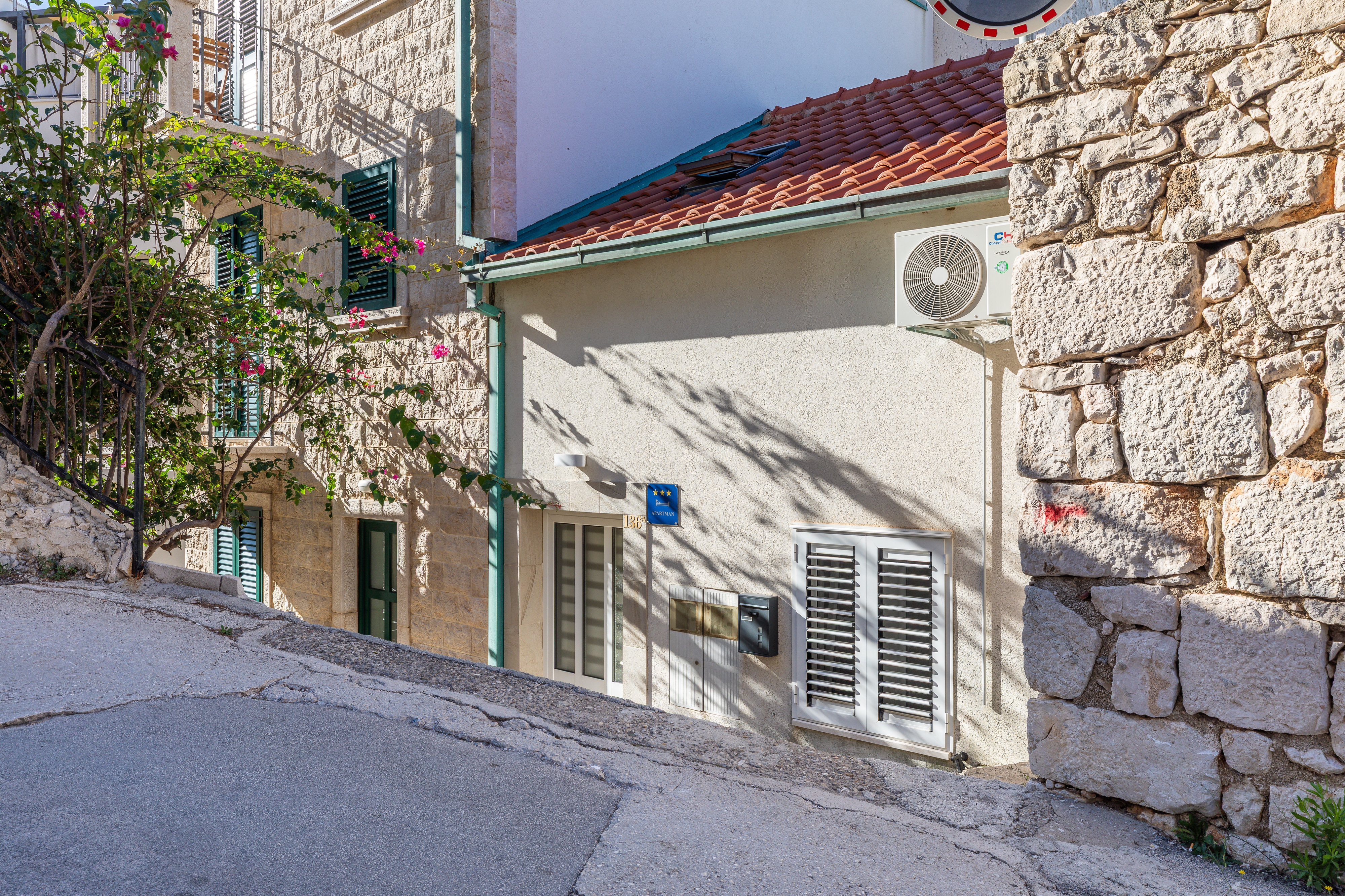 Two bedroom apartment near beach Drašnice, Makarska (A-23854-a)