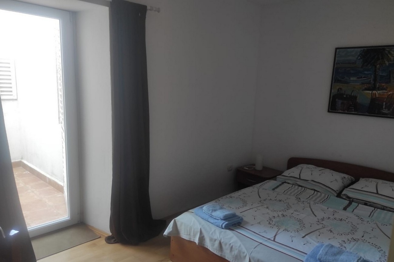 Comfortable and spacious apartment with terrace and sea view Vodice  A-a