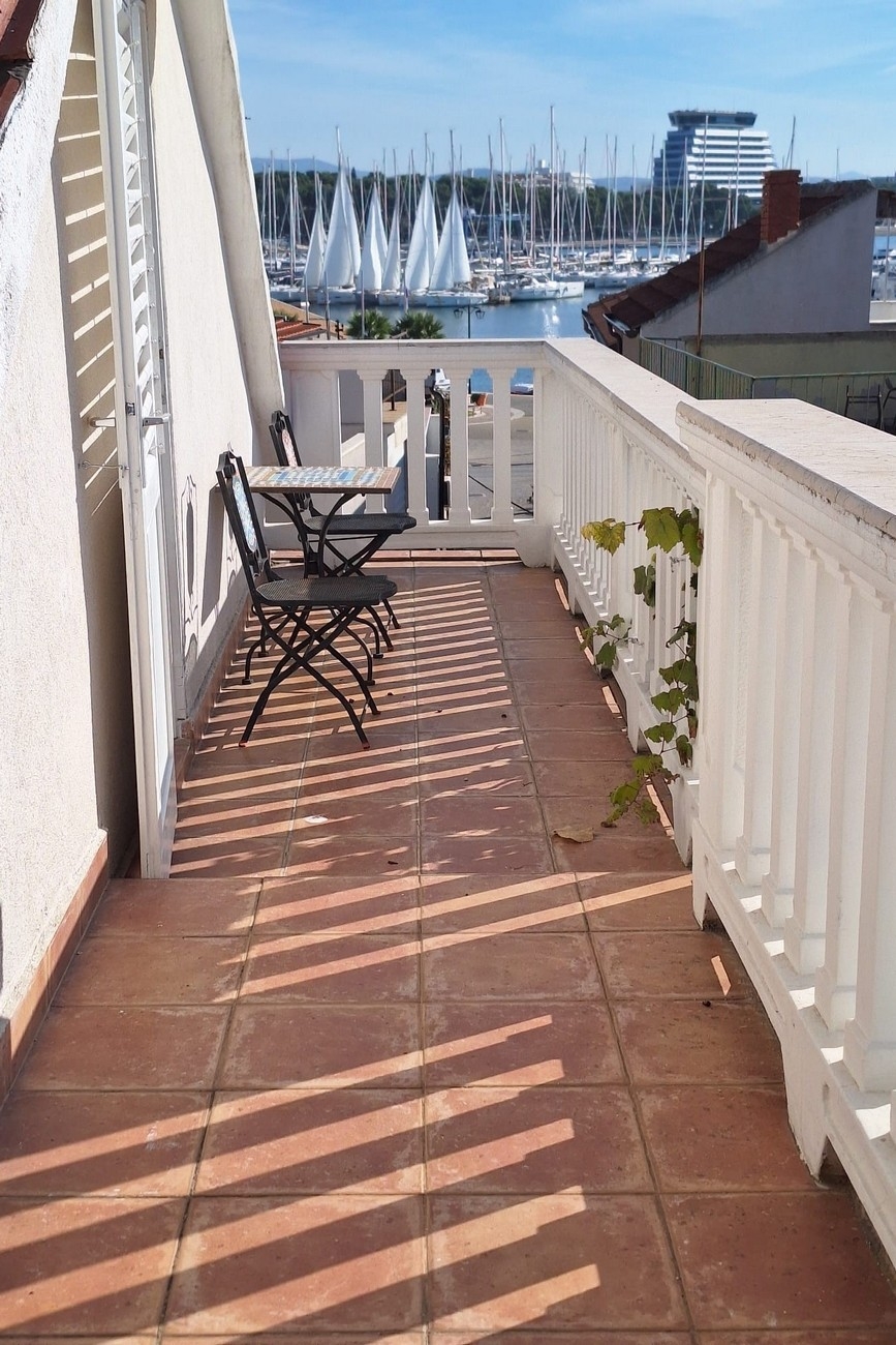 Comfortable and spacious apartment with terrace and sea view Vodice  A-a