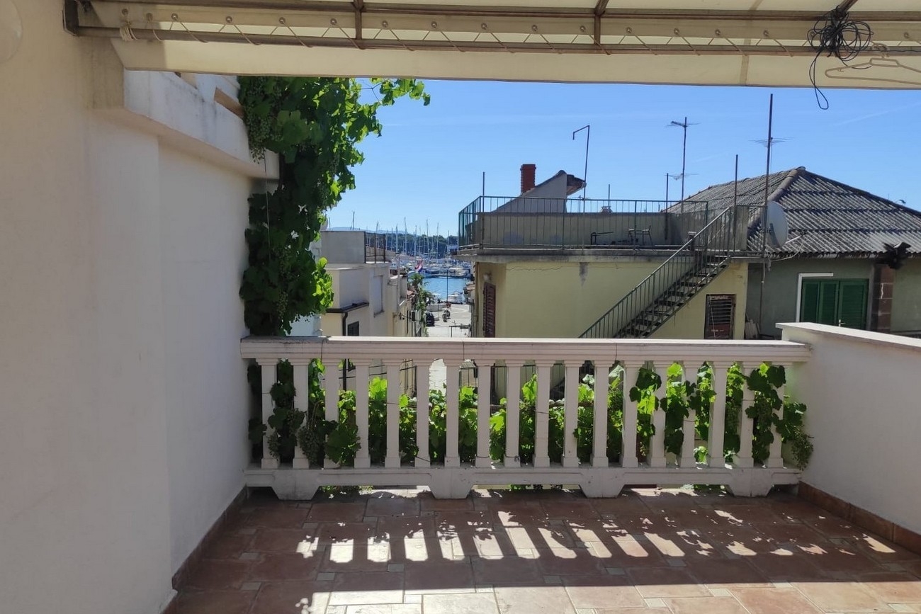 Comfortable and spacious apartment with terrace and sea view Vodice  A-a