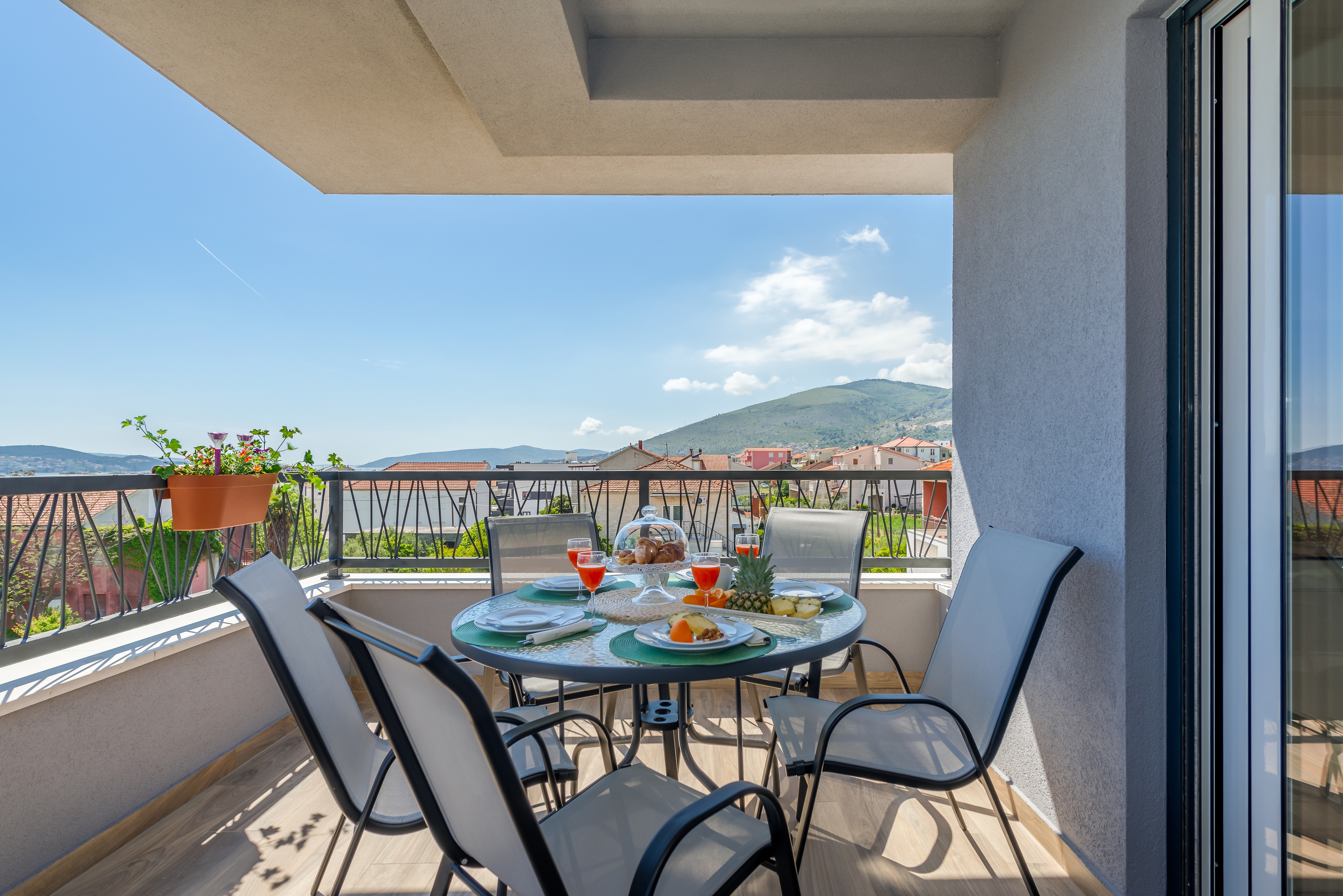 Two bedroom apartment with terrace and sea view Trogir  A-a