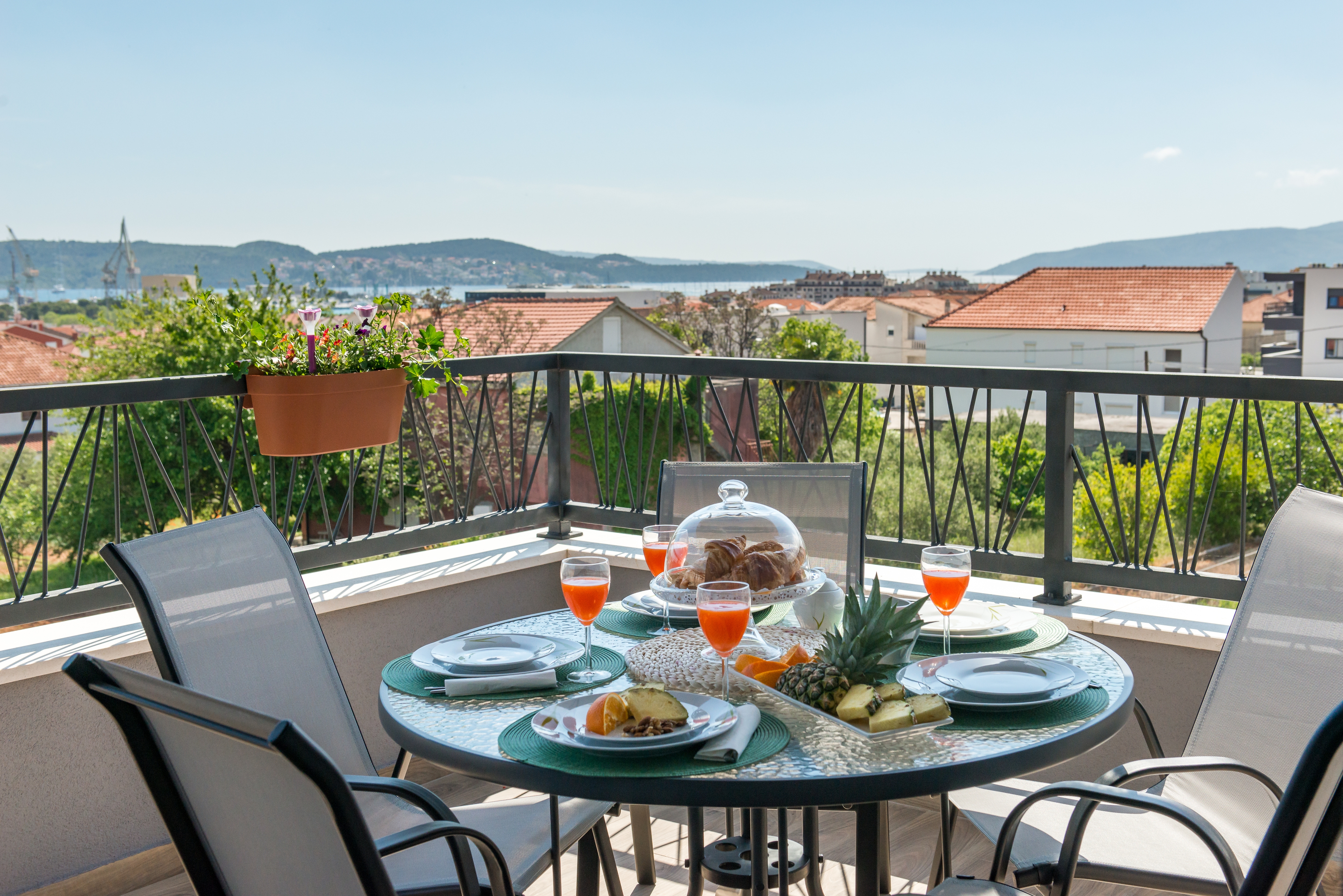 Two bedroom apartment with terrace and sea view Trogir  A-a