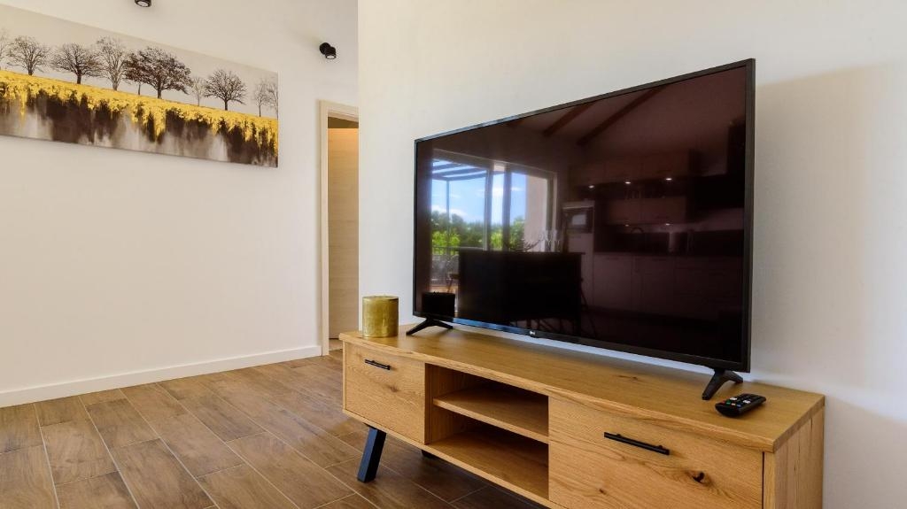 Two bedroom apartment with terrace Bol, Brač (A-23862-a)