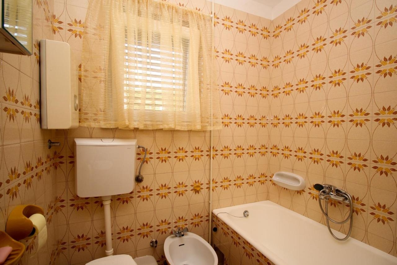 Two bedroom apartment with terrace Punat, Krk  A-a