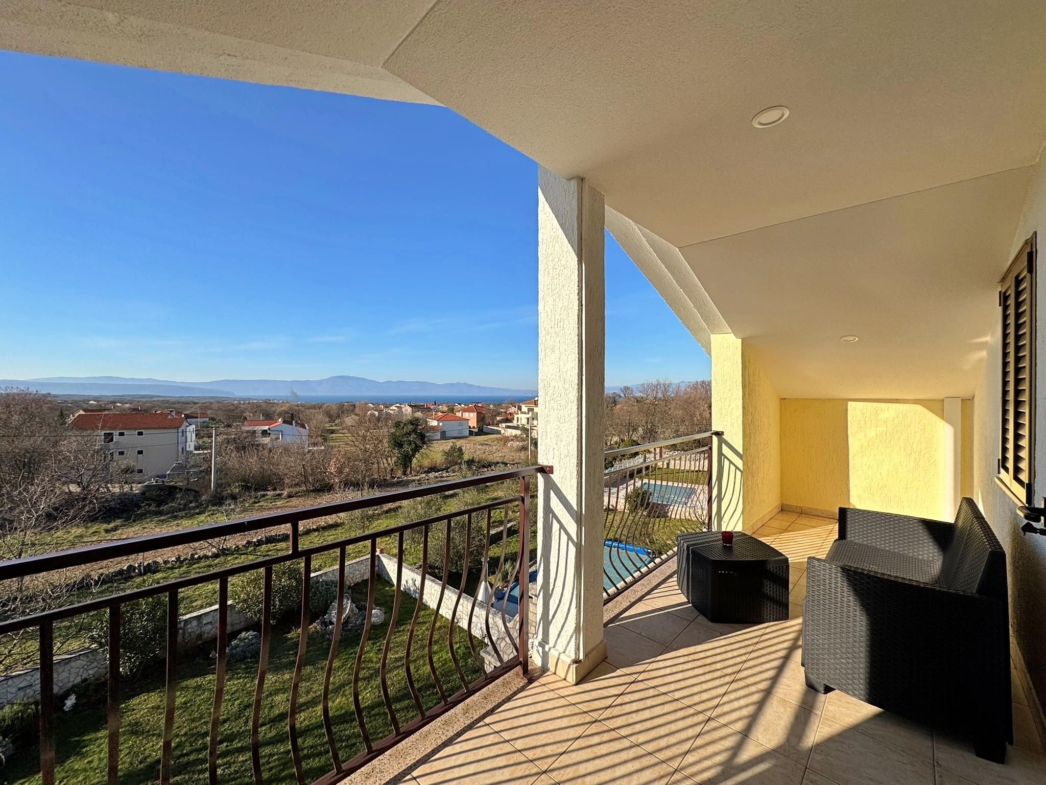 Two bedroom apartment with balcony and sea view Malinska, Krk  A-c