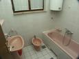 Shared bathroom Dramalj, Shared bathroom in the room, dopusteni kucni ljubimci.