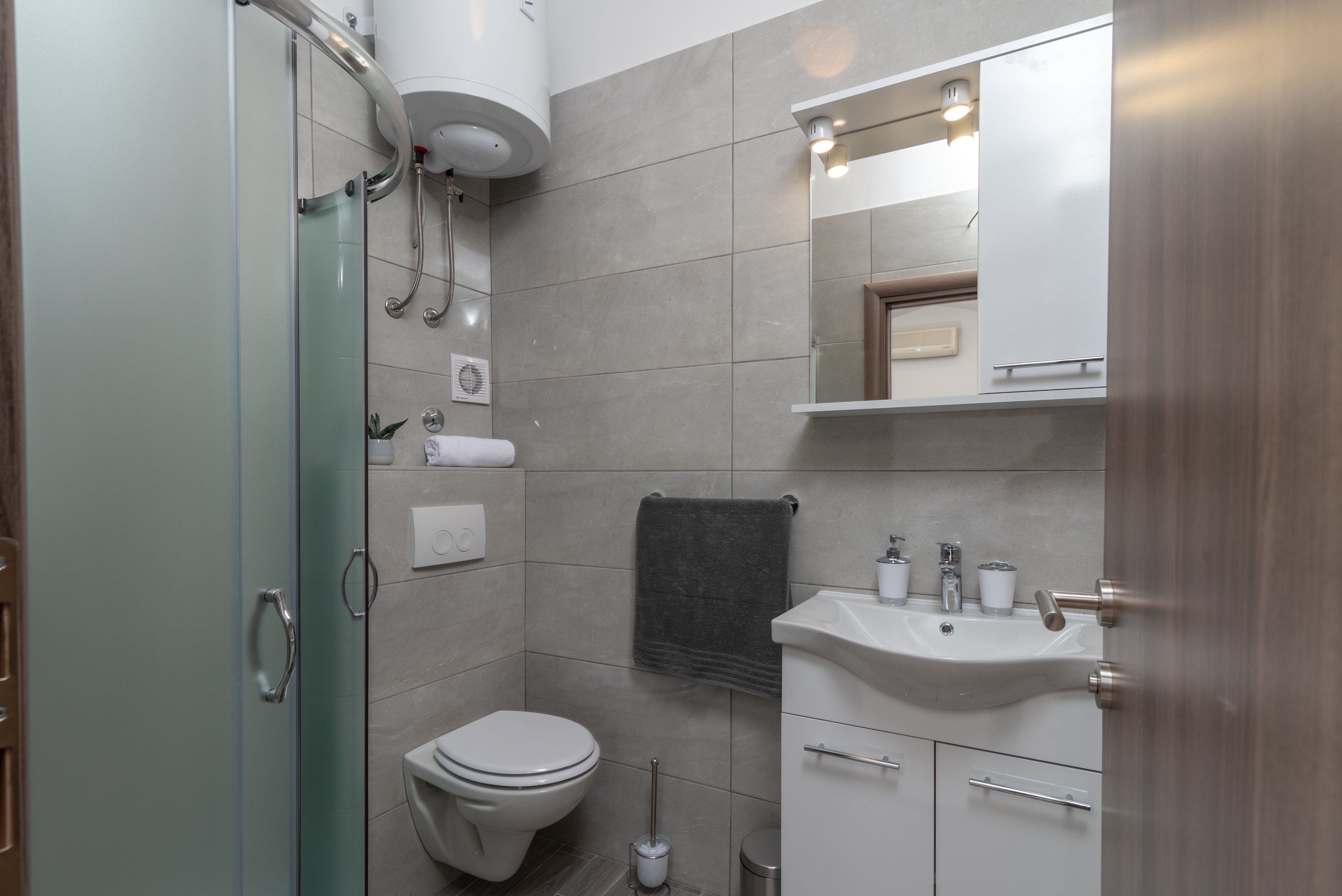 One bedroom apartment with terrace and sea view Seget Vranjica, Trogir  A-a