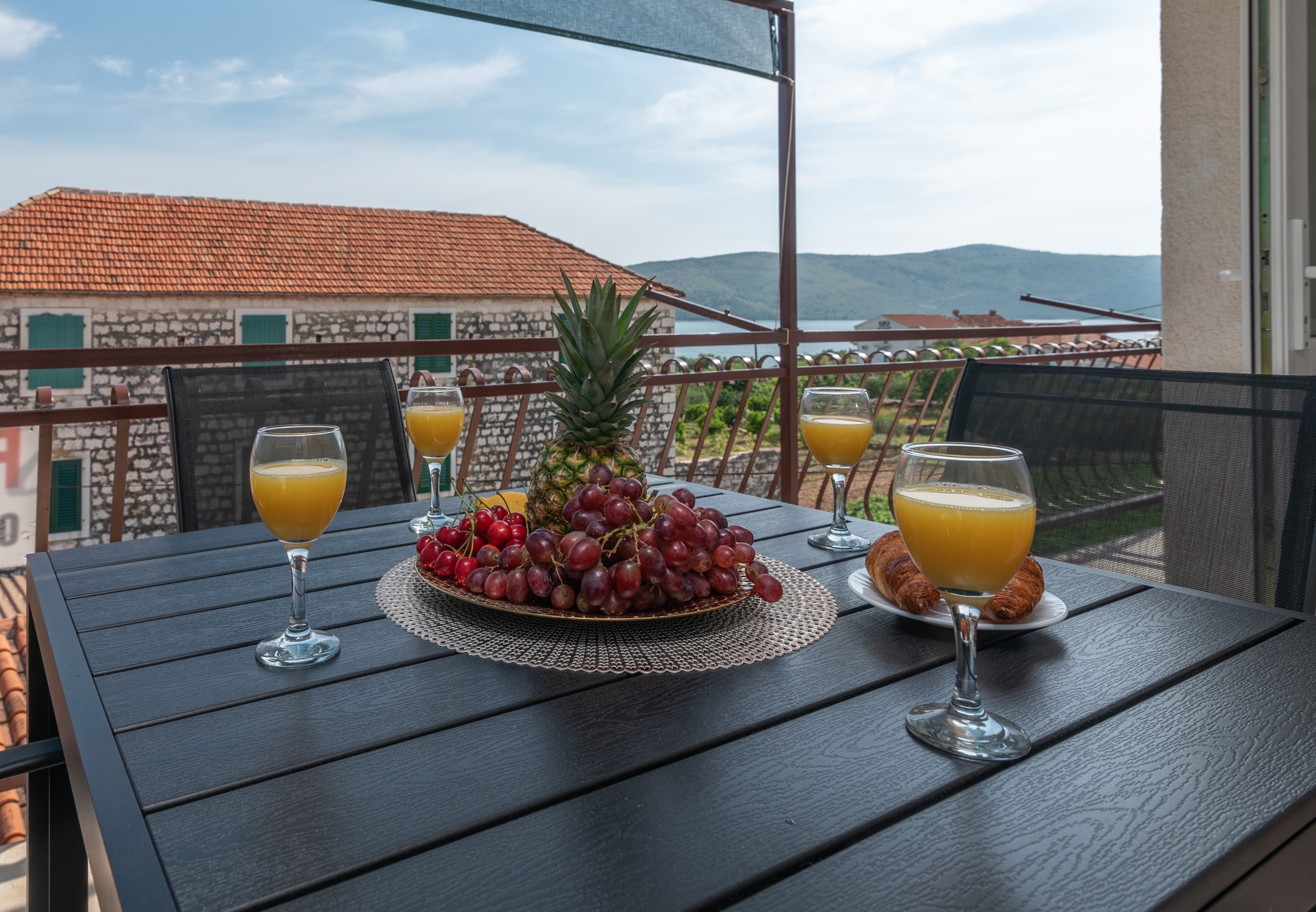 Jednosobni apartman s balkonom i pogledom na more Seget Vranjica, Trogir  A-b
