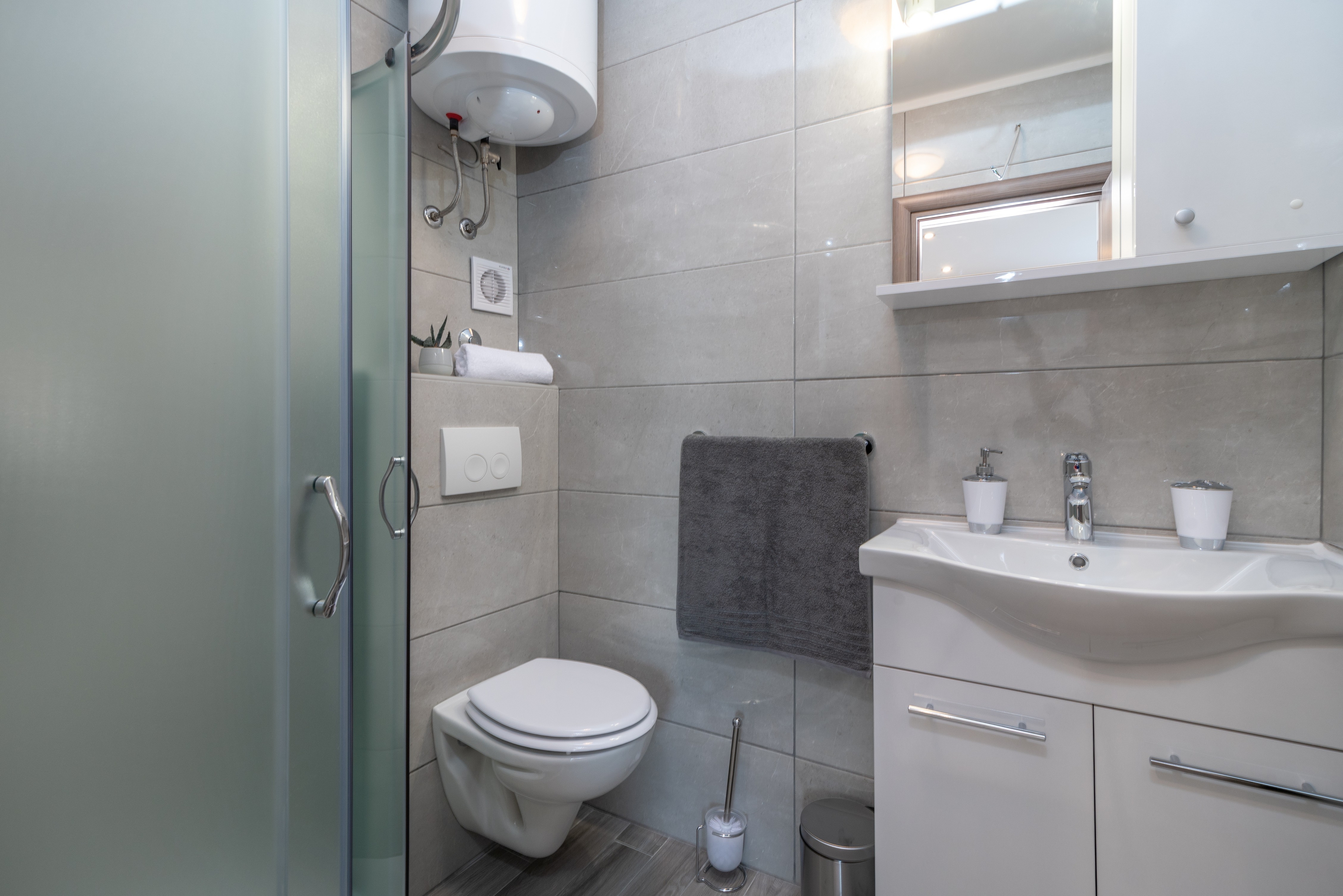 One bedroom apartment with balcony and sea view Seget Vranjica, Trogir  A-b