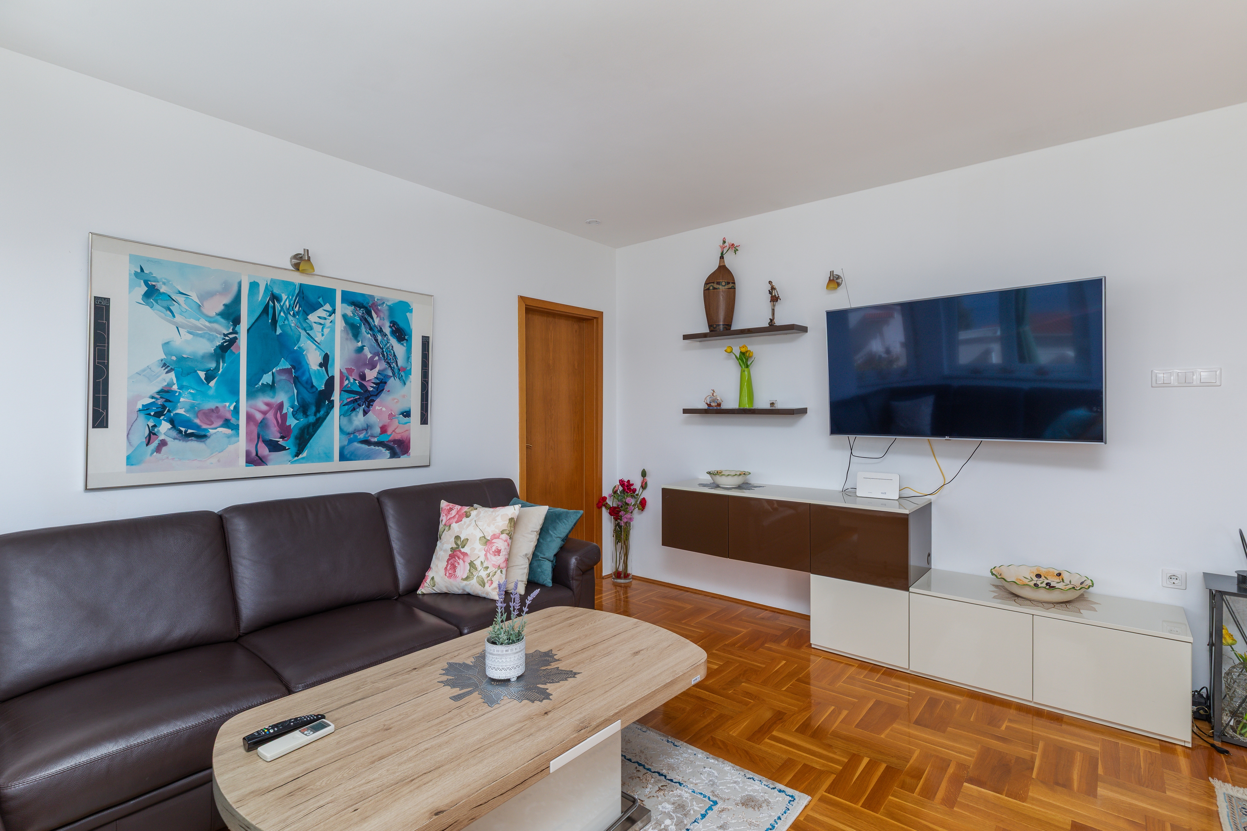 Two bedroom apartment with terrace and sea view Mali Rat, Omiš (A-23882-a) Two bedroom apartment with terrace and sea view Mali Rat, Omiš (A-23882-a)
