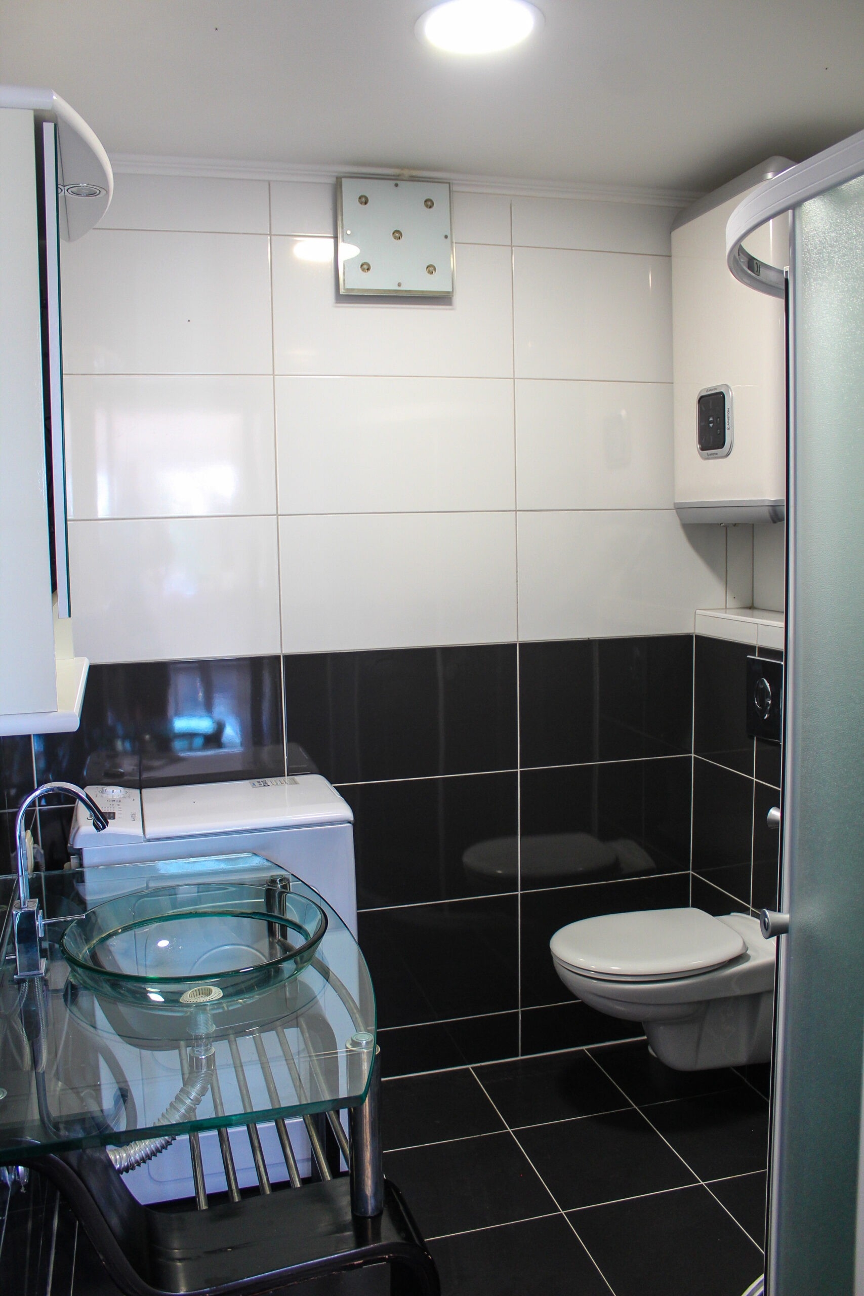 Two bedroom apartment near beach Pisak, Omiš  A-a